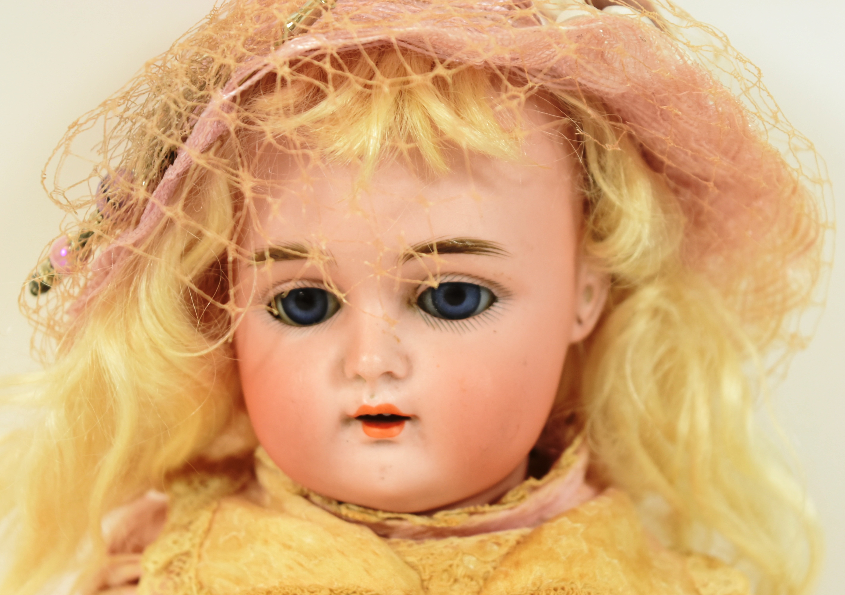 EARLY 20TH CENTURY GERMAN SIMON & HALBIG BISQUE HEADED DOLL - Image 2 of 7