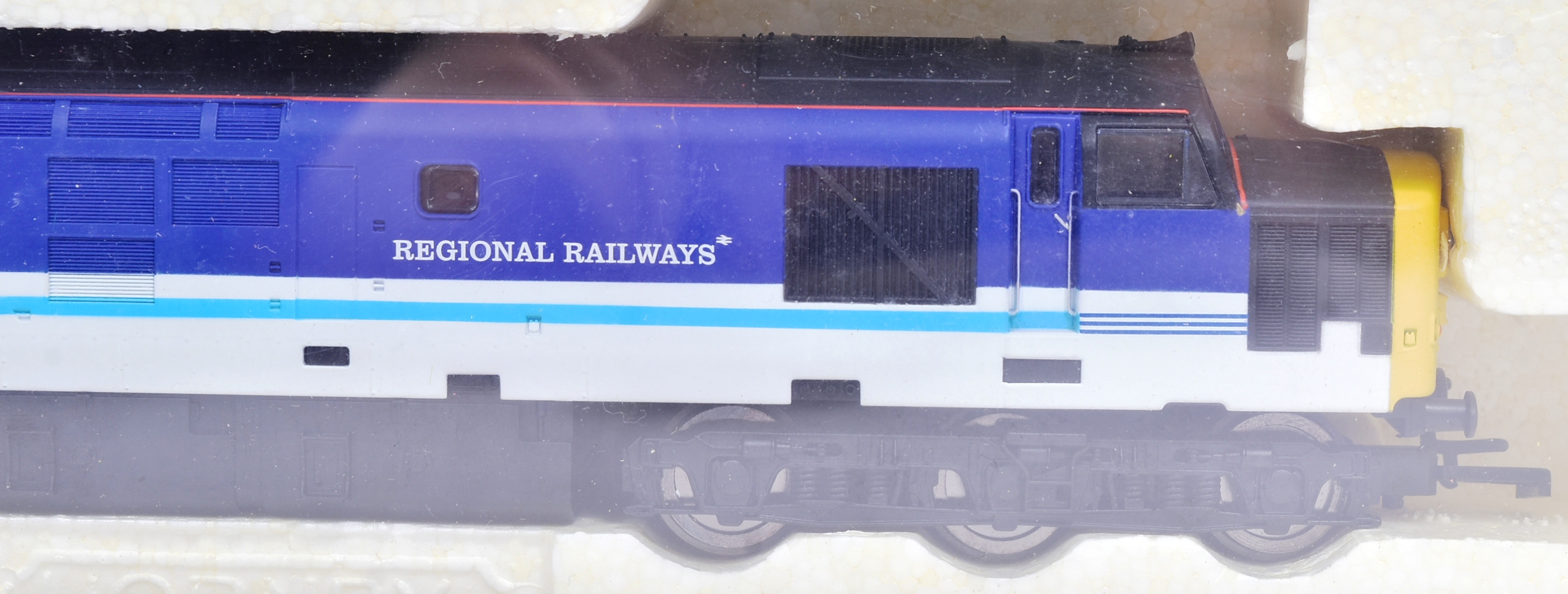 MODEL RAILWAY - HORNBY REGIONAL RAILWAYS CLASS 37 LOCOMOTIVE - Image 3 of 4