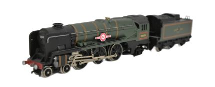 MODEL RAILWAY - WRENN OO GAUGE MERCHANT NAVY CLASS CLAN LINE