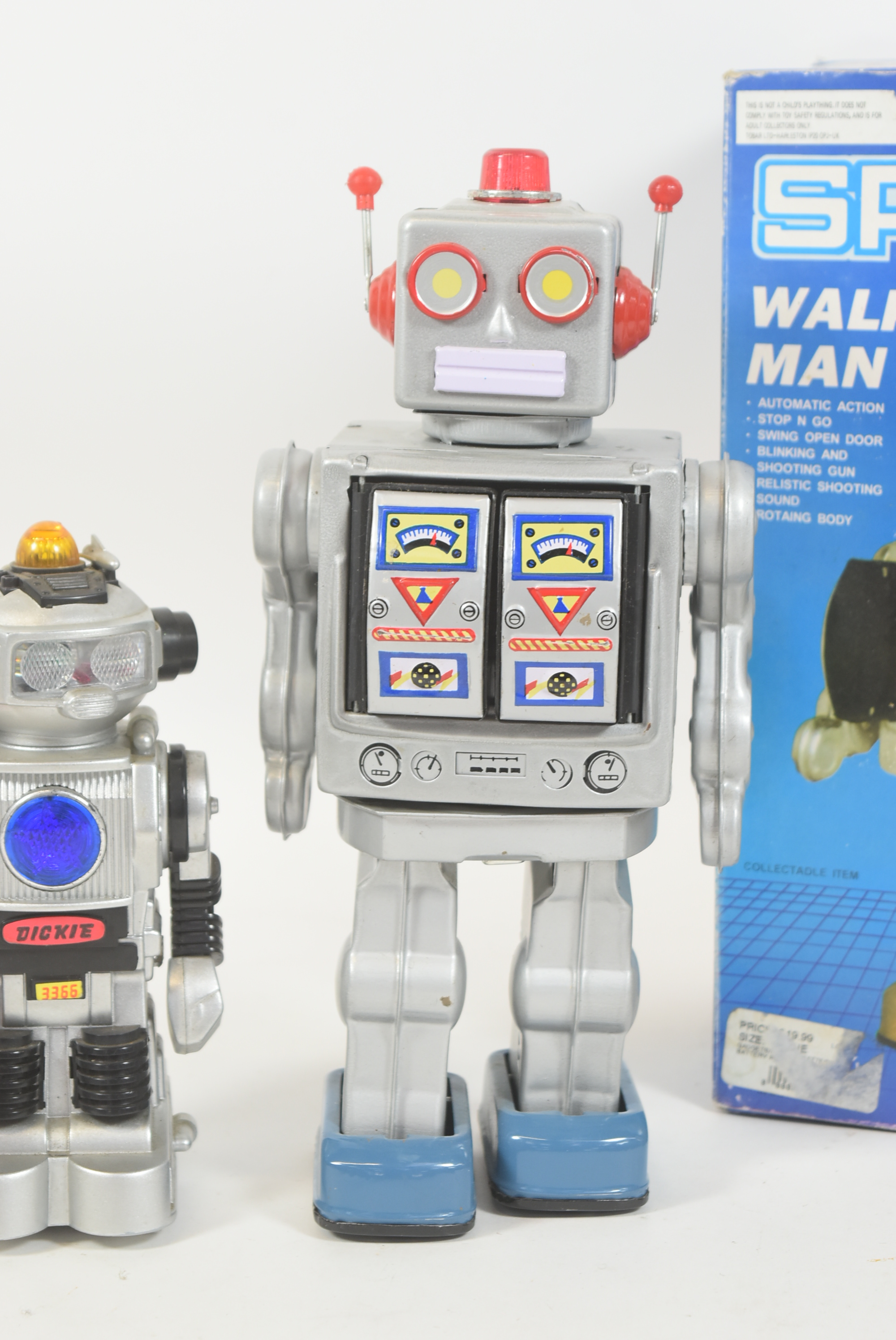 ROBOTS - COLLECTION OF VINTAGE BATTERY OPERATED ROBOTS - Image 3 of 5