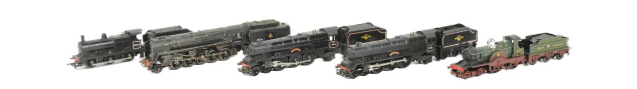 COLLECTION OF TRIANG OO GAUGE MODEL RAILWAY LOCOMOTIVES