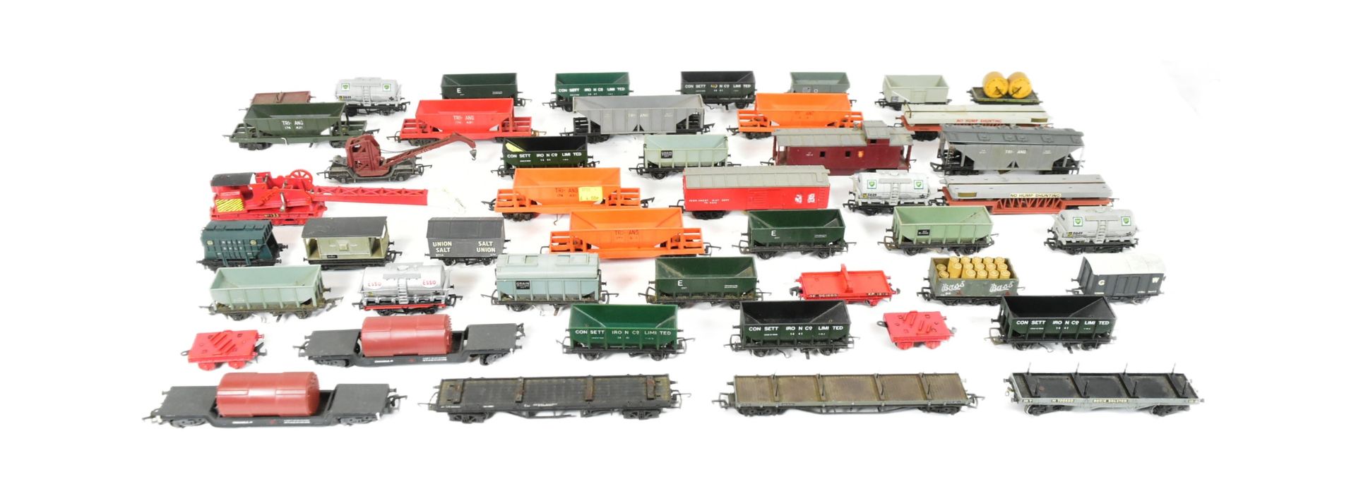 MODEL RAILWAY - COLLECTION OF OO GAUGE ROLLING STOCK