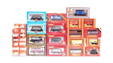 COLLECTION OF OO GAUGE MODEL RAILWAY ROLLING STOCK