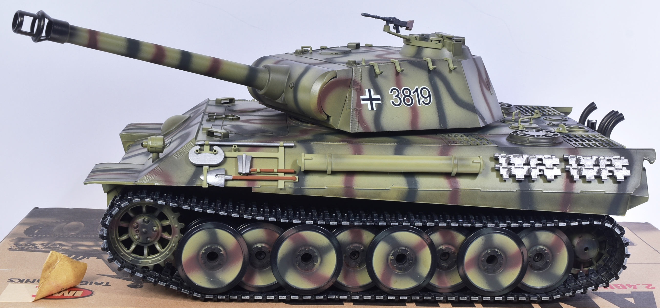 TAIGEN TANKS - RC RADIO CONTROL PANTHER TANK - Image 5 of 8