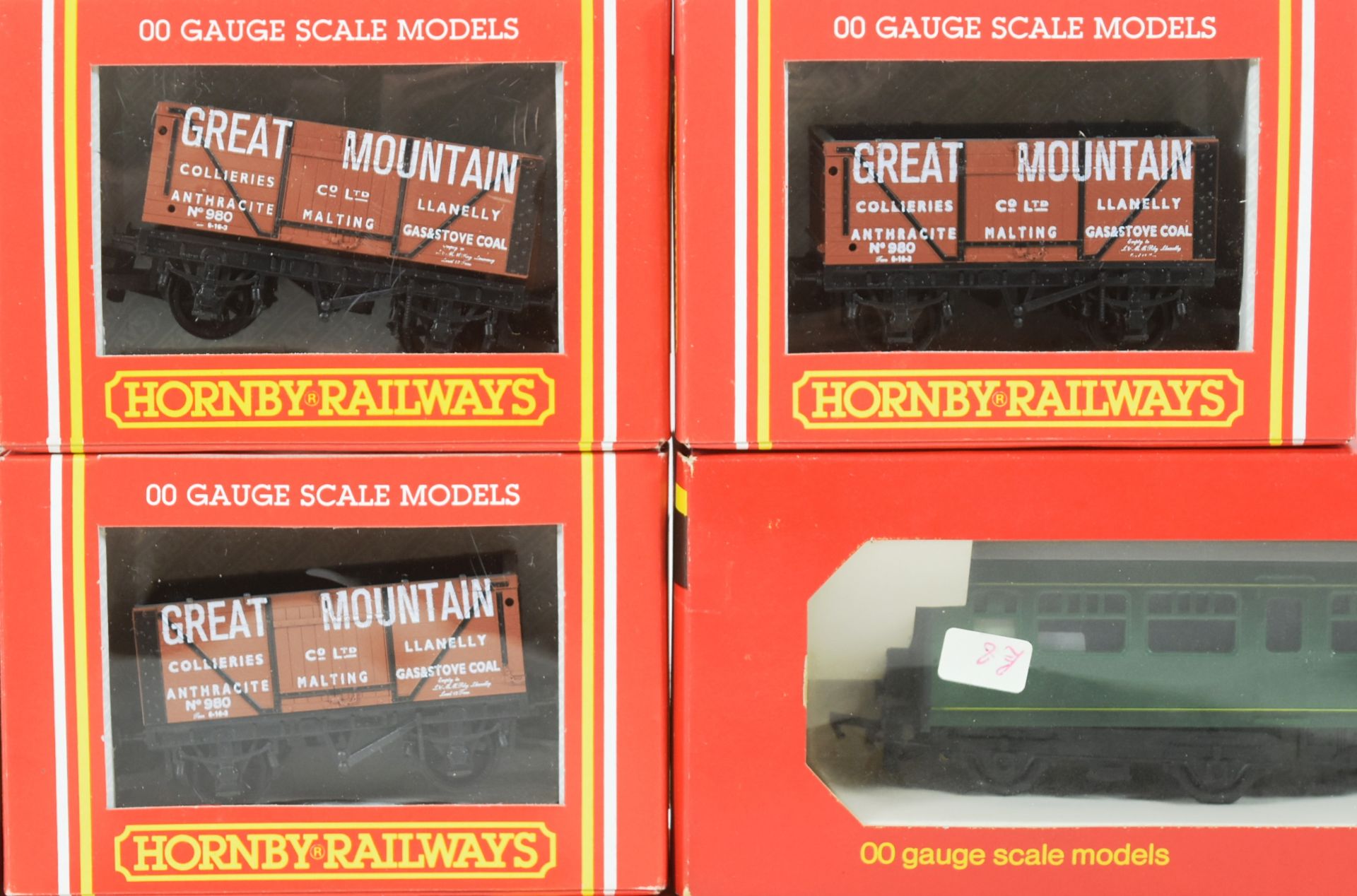 COLLECTION OF ASSORTED HORNBY OO GAUGE MODEL RAILWAY ROLLING STOCK - Image 3 of 5