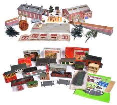 MODEL RAILWAY - TRACKSIDE BUILDINGS & ACCESSORIES