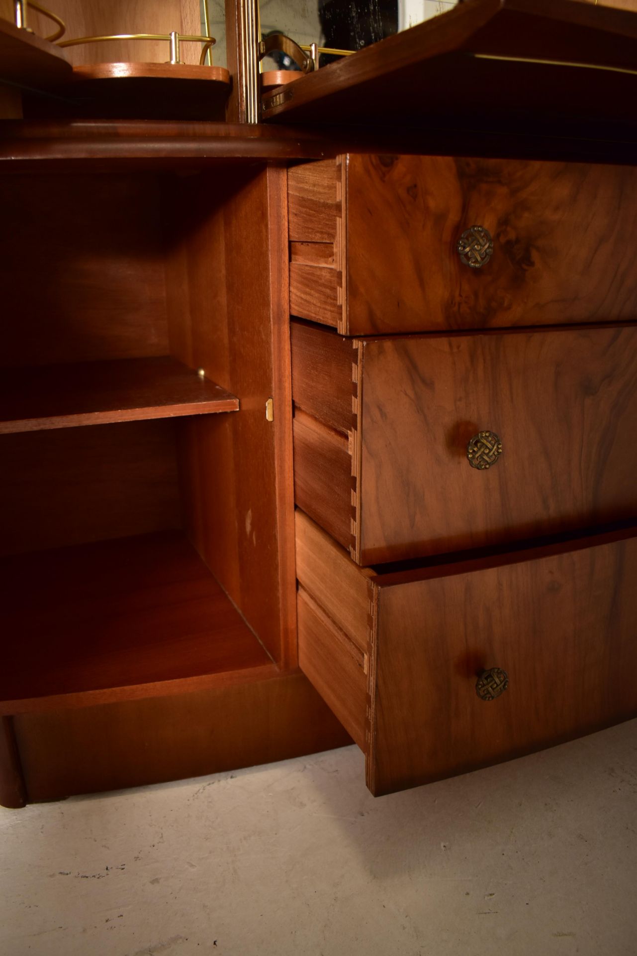 BEAUTILITY - MID CENTURY ART DECO REVIVAL WALNUT SIDEBOARD - Bild 4 aus 5