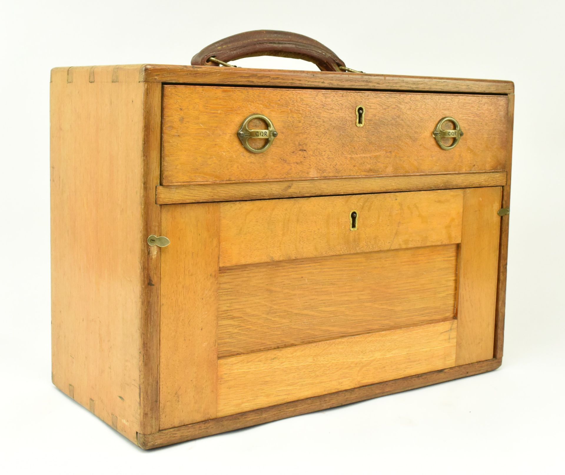 20TH CENTURY CQR OAK ENGINEERS WORKMAN'S TOOL CHEST - Bild 2 aus 7