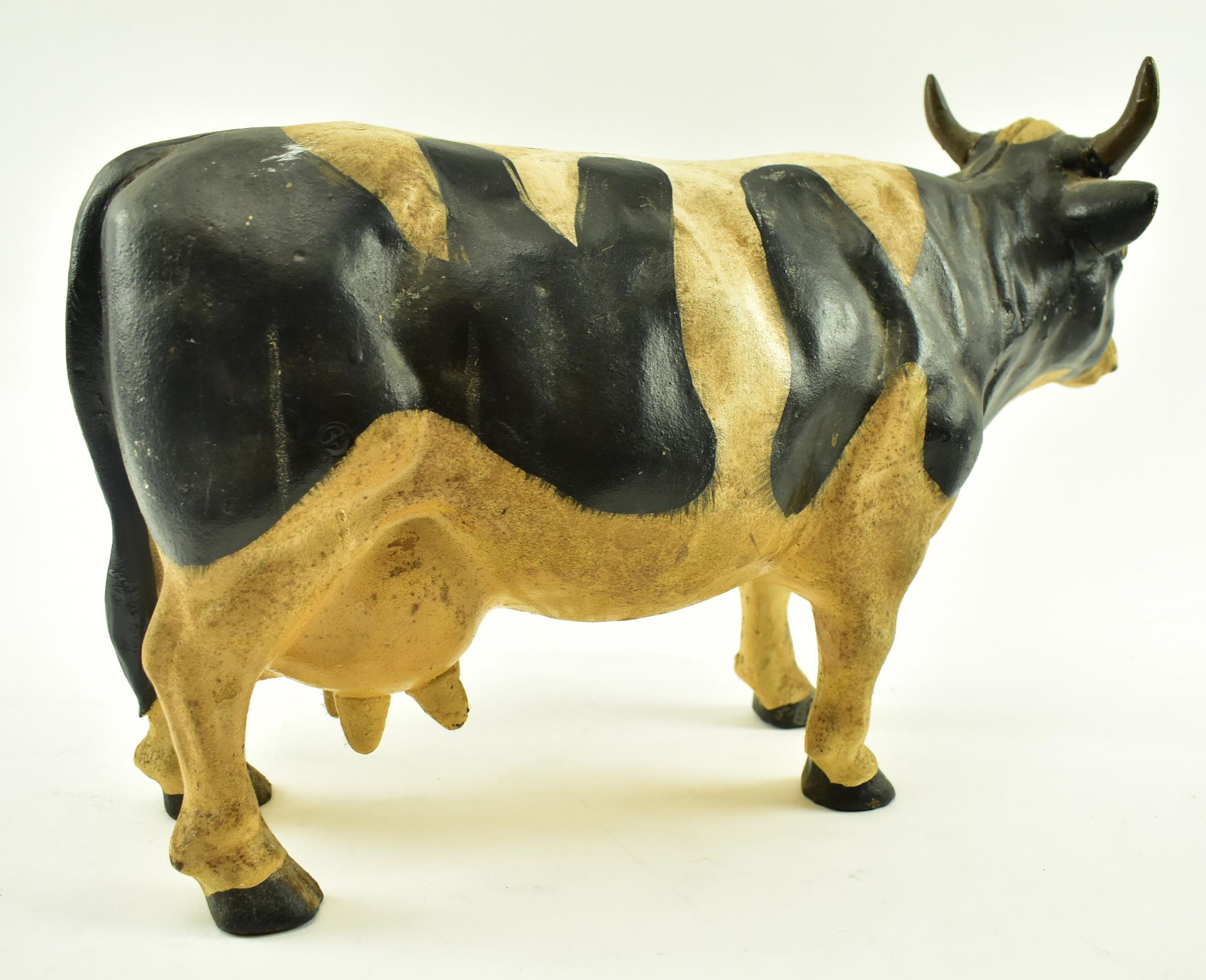 LARGE CONTEMPORARY HEAVY CAST IRON MODEL OF A COW - Image 7 of 11