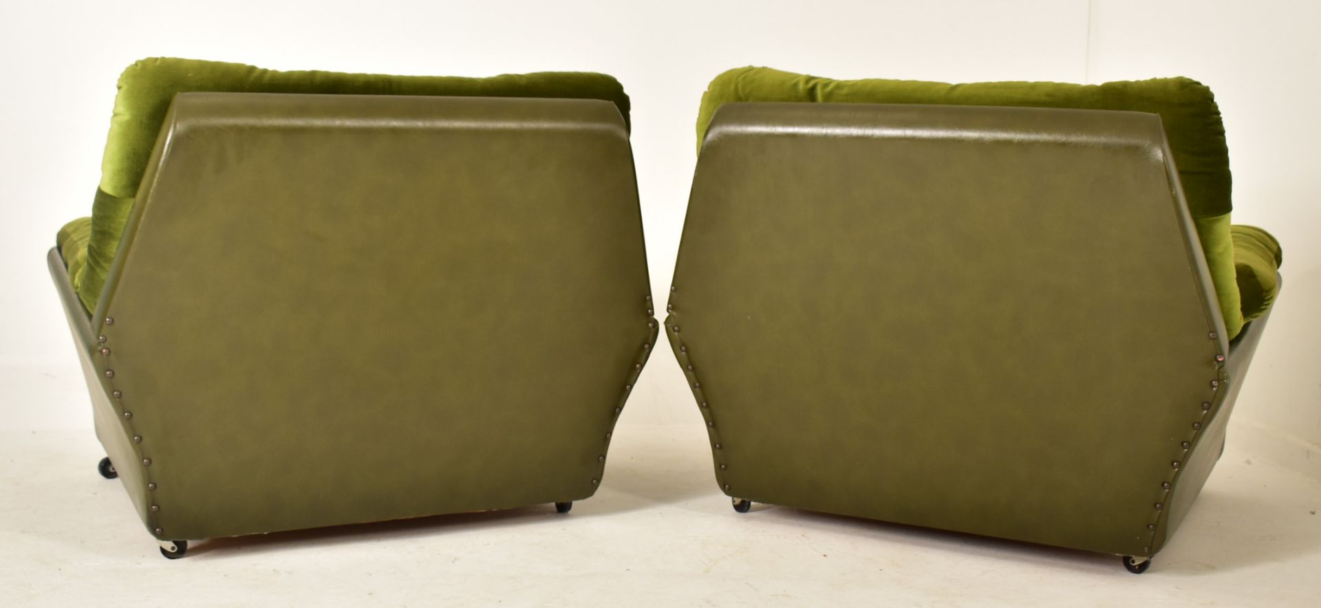 DYKES FURNITURE - PAIR OF MID CENTURY SCOTTISH ARMCHAIRS - Image 3 of 5