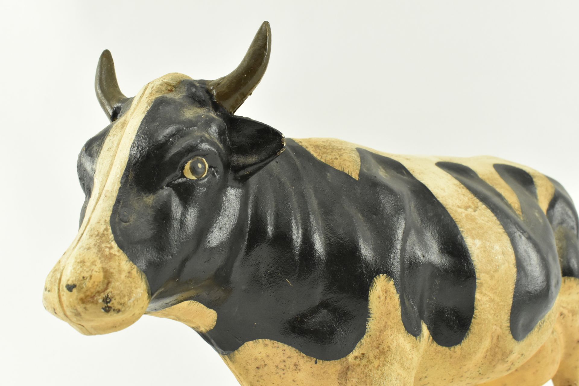 LARGE CONTEMPORARY HEAVY CAST IRON MODEL OF A COW - Bild 4 aus 11