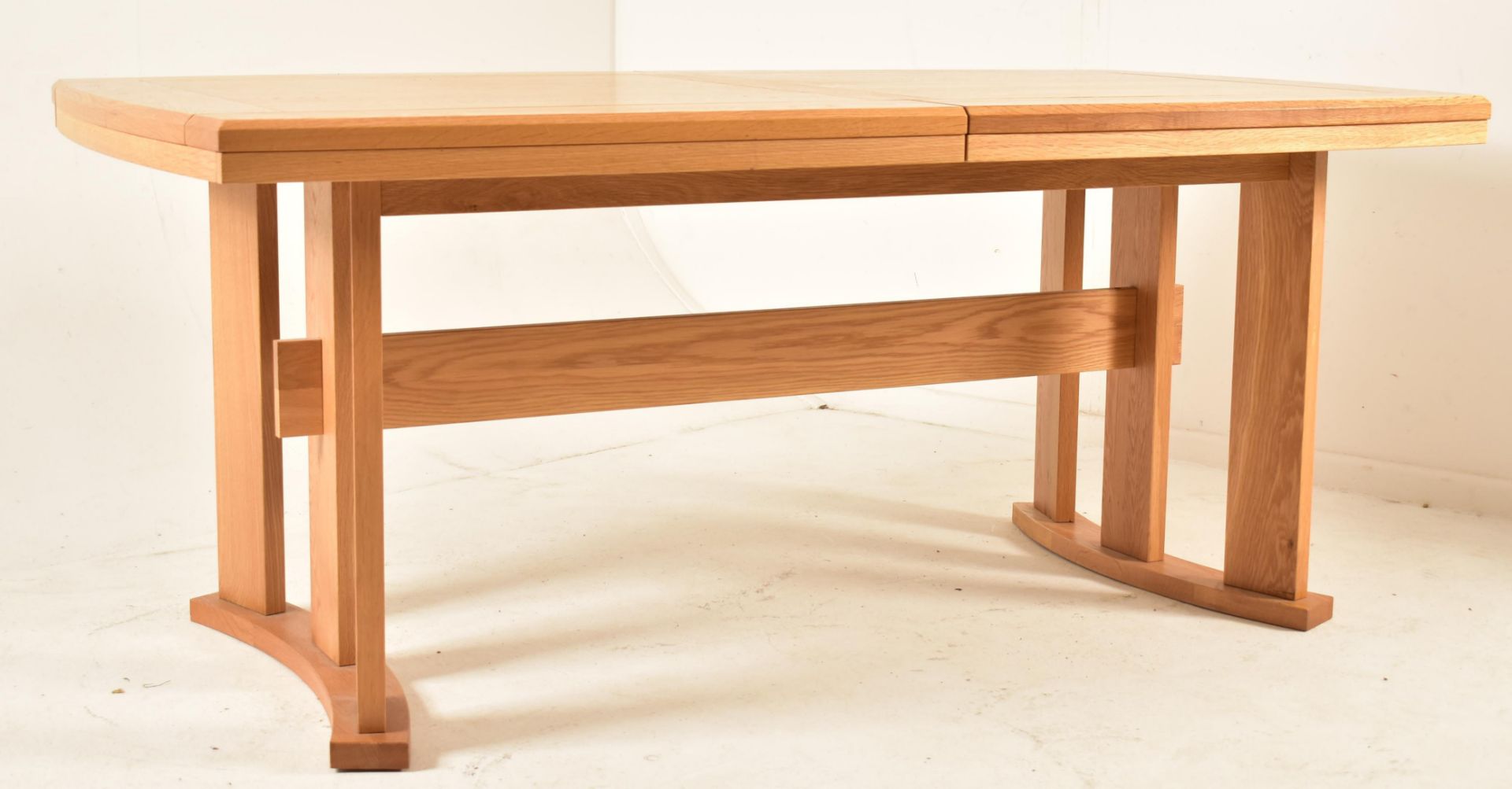 CONTEMPORARY HIGH END BRITISH DESIGN OAK DINING TABLE