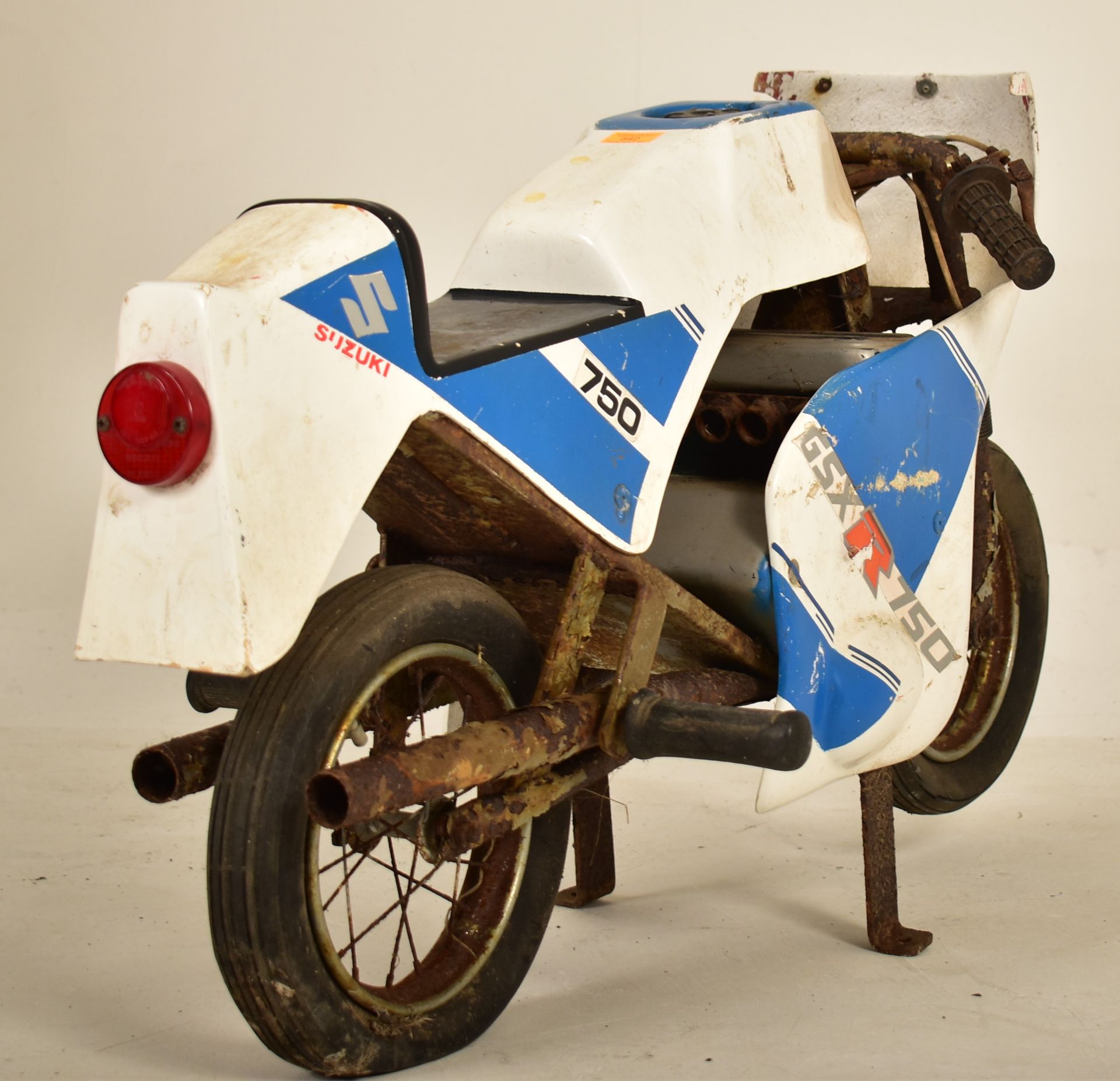 20TH CENTURY JUVENILE FAIRGROUND MOTORBIKE - Bild 5 aus 5