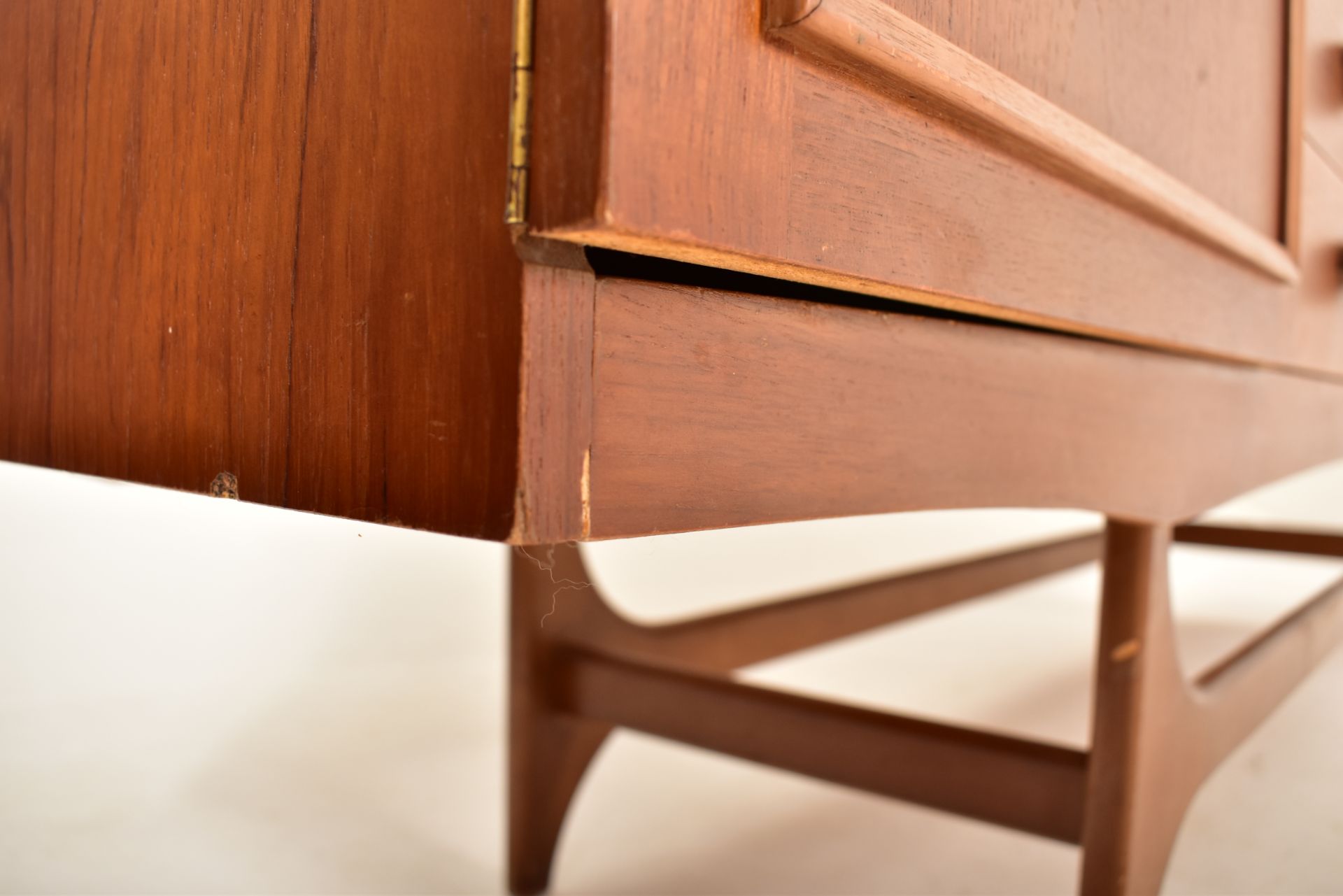 STONEHILL FURNITURE, STATEROOM - MID CENTURY TEAK SIDEBOARD - Image 5 of 7