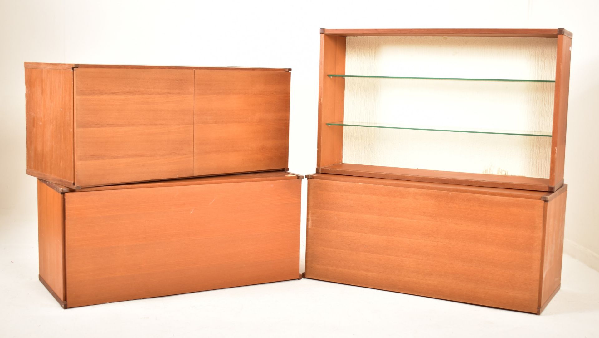 BEAVER & TAPLEY - RERO TEAK MODULAR WALL STORAGE SYSTEM - Image 6 of 6