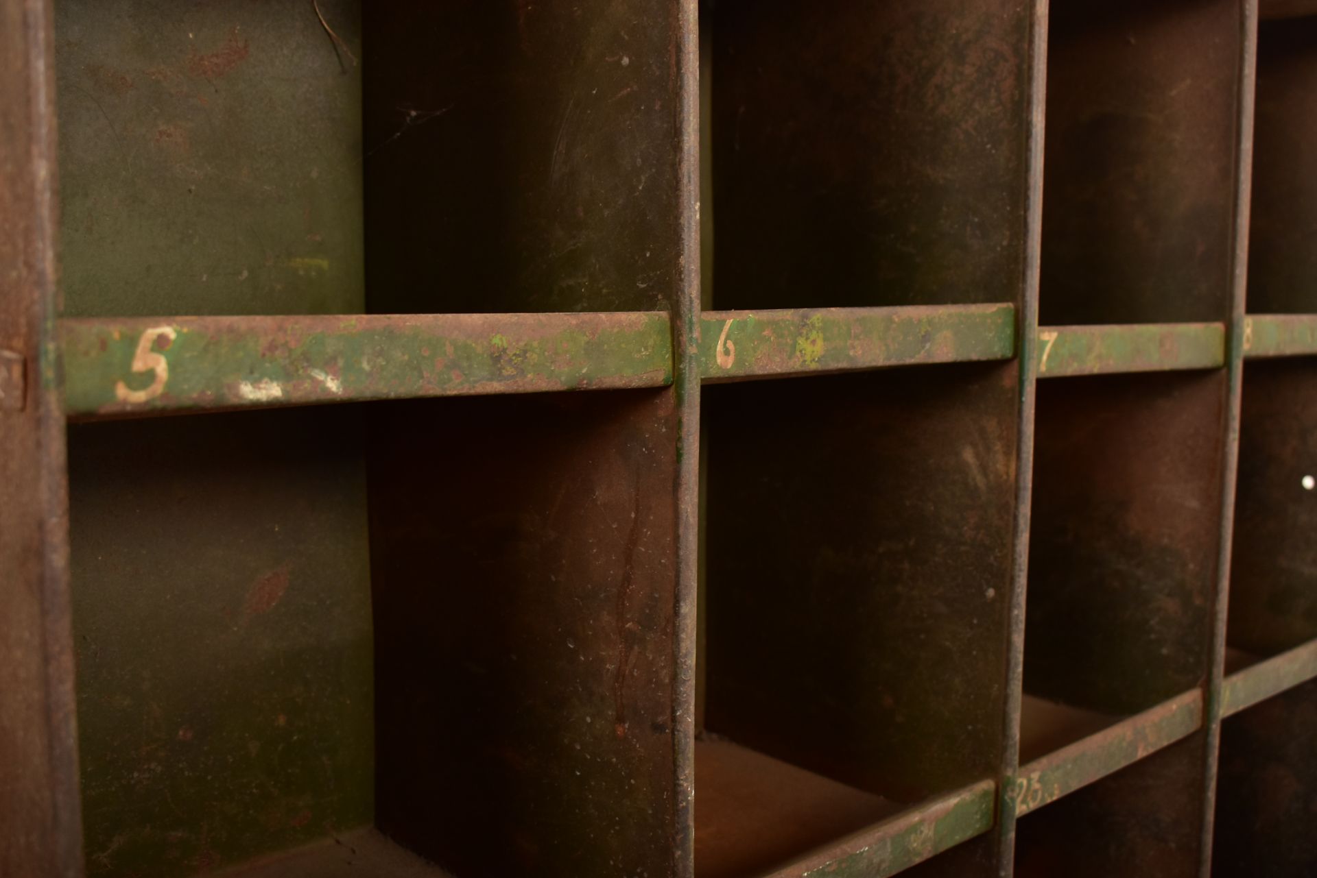 VINTAGE 20TH CENTURY INDUSTRIAL PIGEON HOLE CABINET - Image 3 of 4