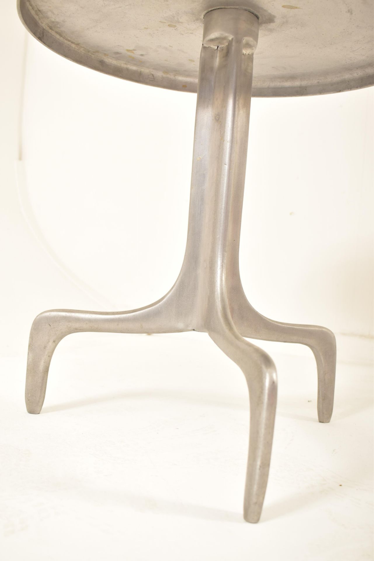 CONTEMPORARY HIGH END DESIGN ALUMINIUM COFFEE TABLE - Image 3 of 3