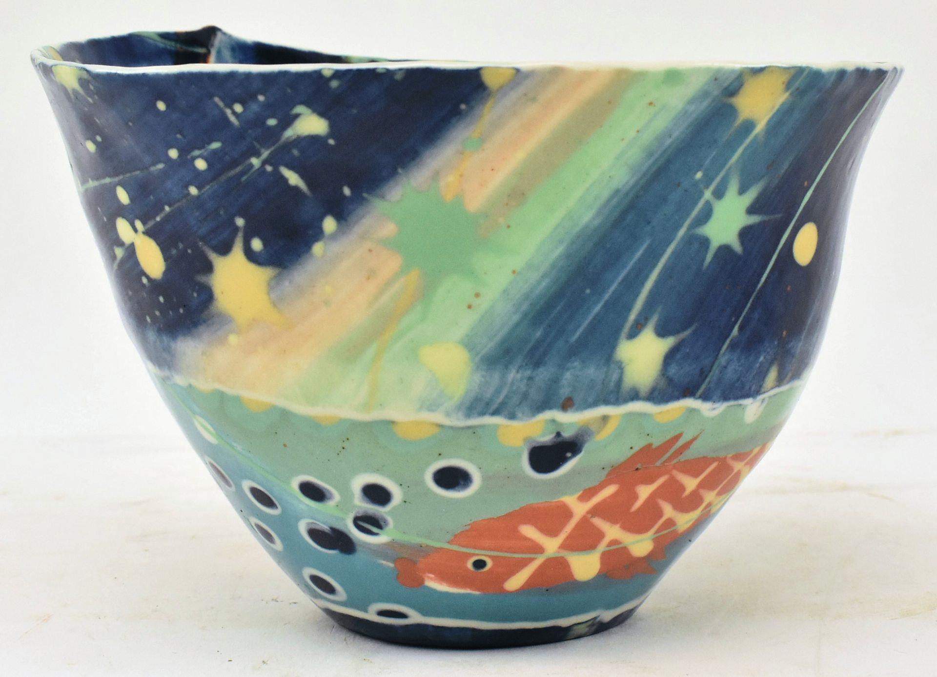 MARY VIGOR (B. 1947) - STUDIO POTTERY PORCELAIN SLIP GLAZE BOWL