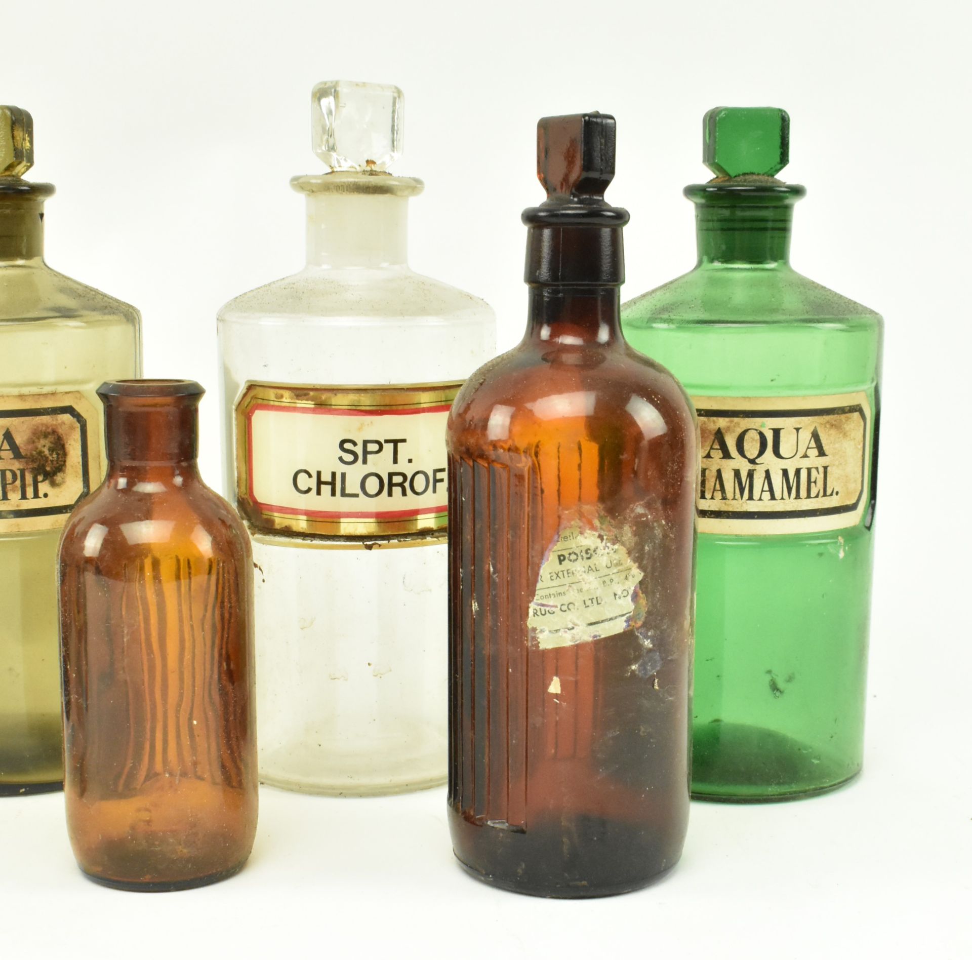 SELECTION OF EARLY 20TH CENTURY APOTHECARY BOTTLES - Bild 6 aus 6