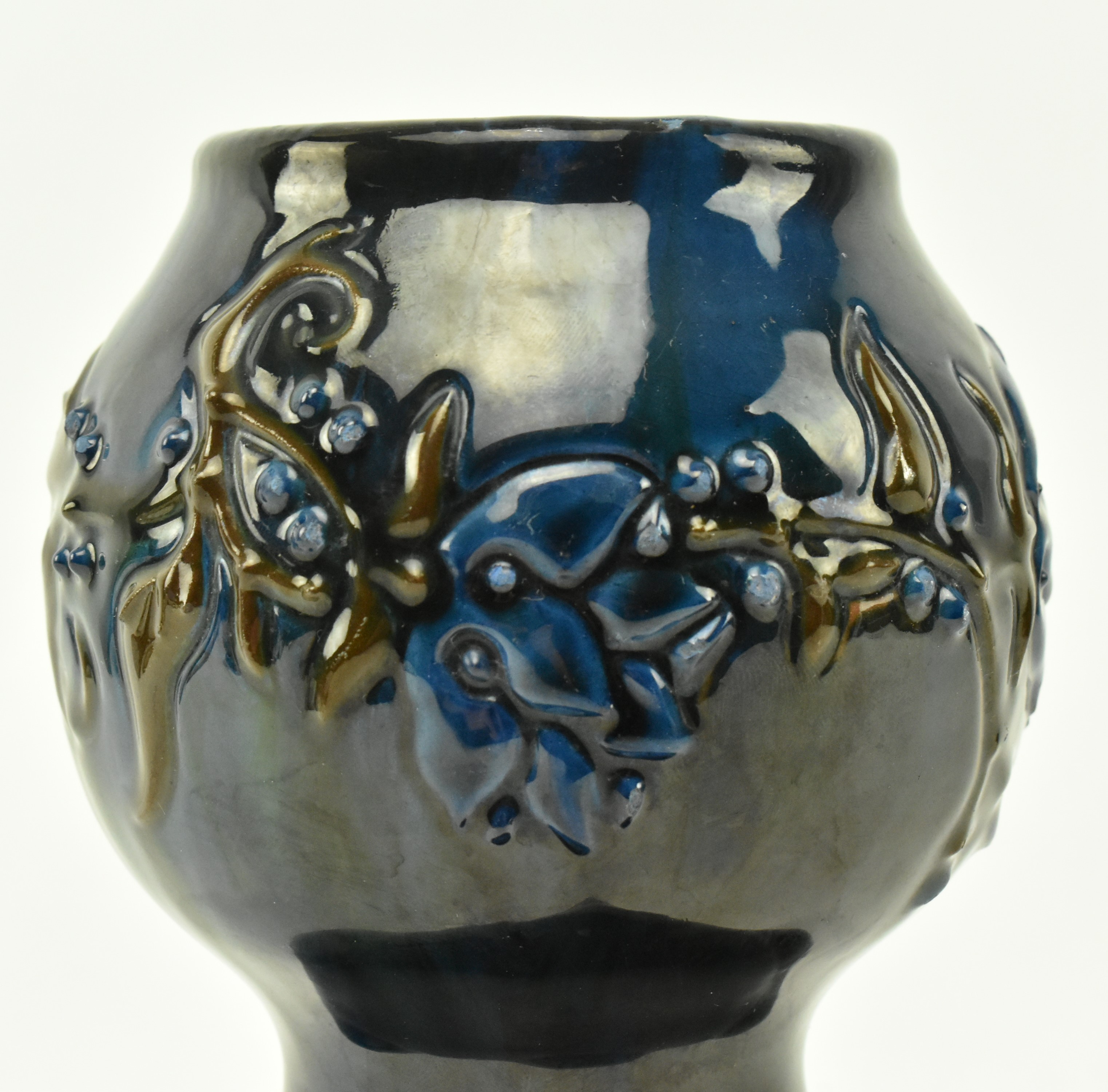 ELTONWARE POTTERY - DOUBLE GOURD FACES VASE - Image 4 of 6