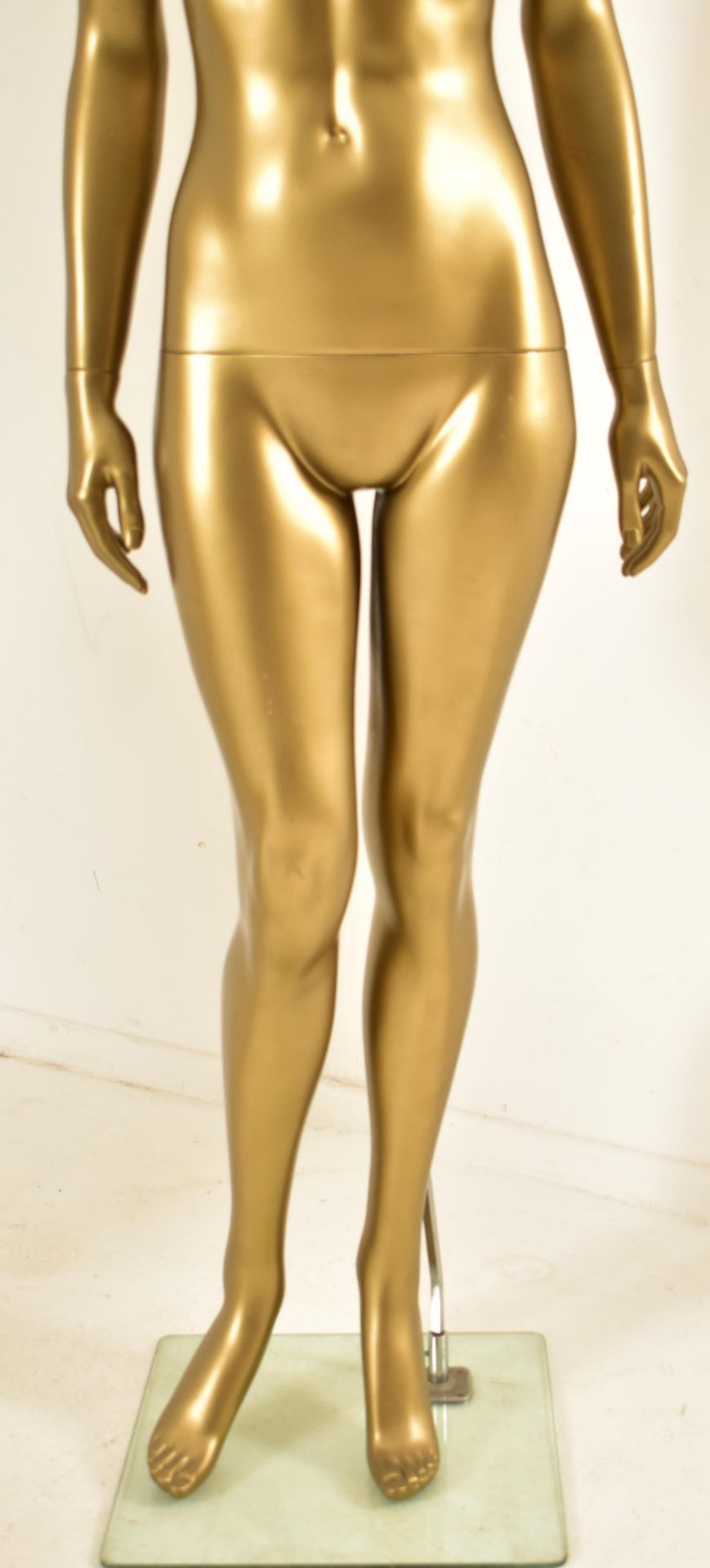 SET OF THREE GOLD FINISHED POINT OF SALE DISPLAY MANNEQUINS - Bild 4 aus 8