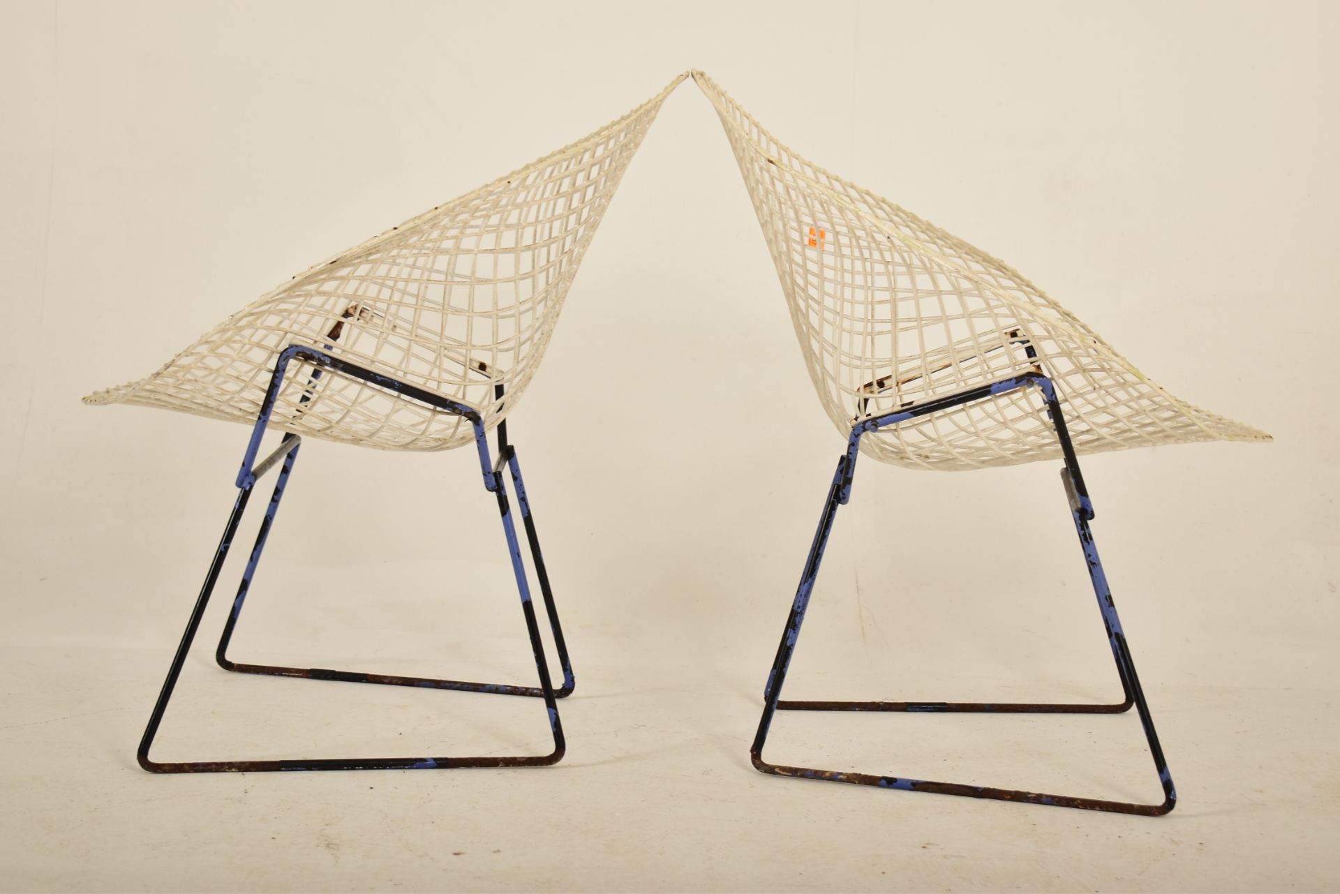 HARRY BERTOIA - DIAMOND CHAIR - PAIR OF DESIGNER ARMCHAIRS - Image 4 of 4