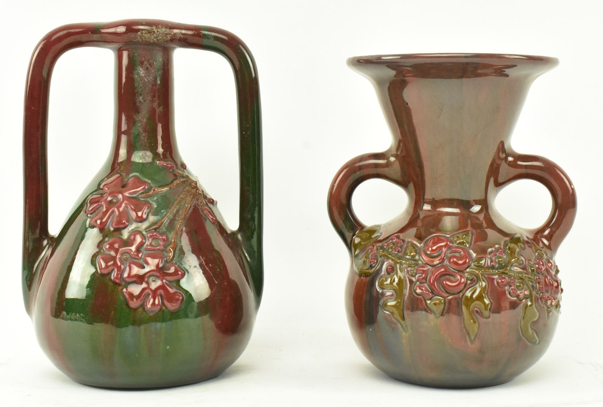 ELTONWARE POTTERY, CLEVEDON - THREE GLAZED SHAPED VASES - Bild 8 aus 12