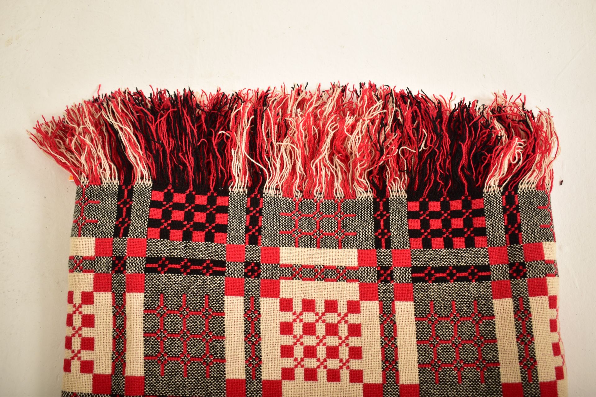 20TH CENTURY HANDMADE WELSH WOOLLEN BLANKET - Image 3 of 5