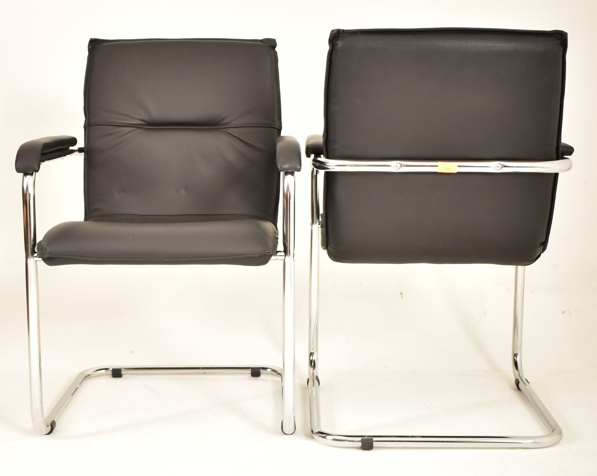 IN THE MANNER OF EAMES - PAIR OF 20TH CENTURY OFFICE DESK CHAIRS - Image 3 of 6