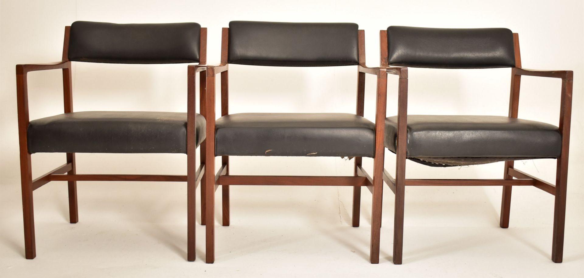 ALFRED COX - MATCHING SET OF SIX TEAK DINING CHAIRS - Bild 3 aus 7