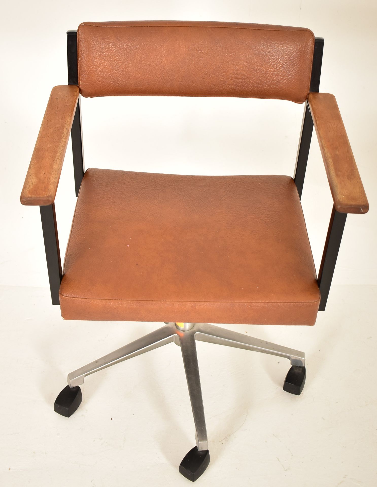 MID CENTURY 1970S LEATHER & CHROME SWIVEL OFFICE CHAIR - Image 2 of 5