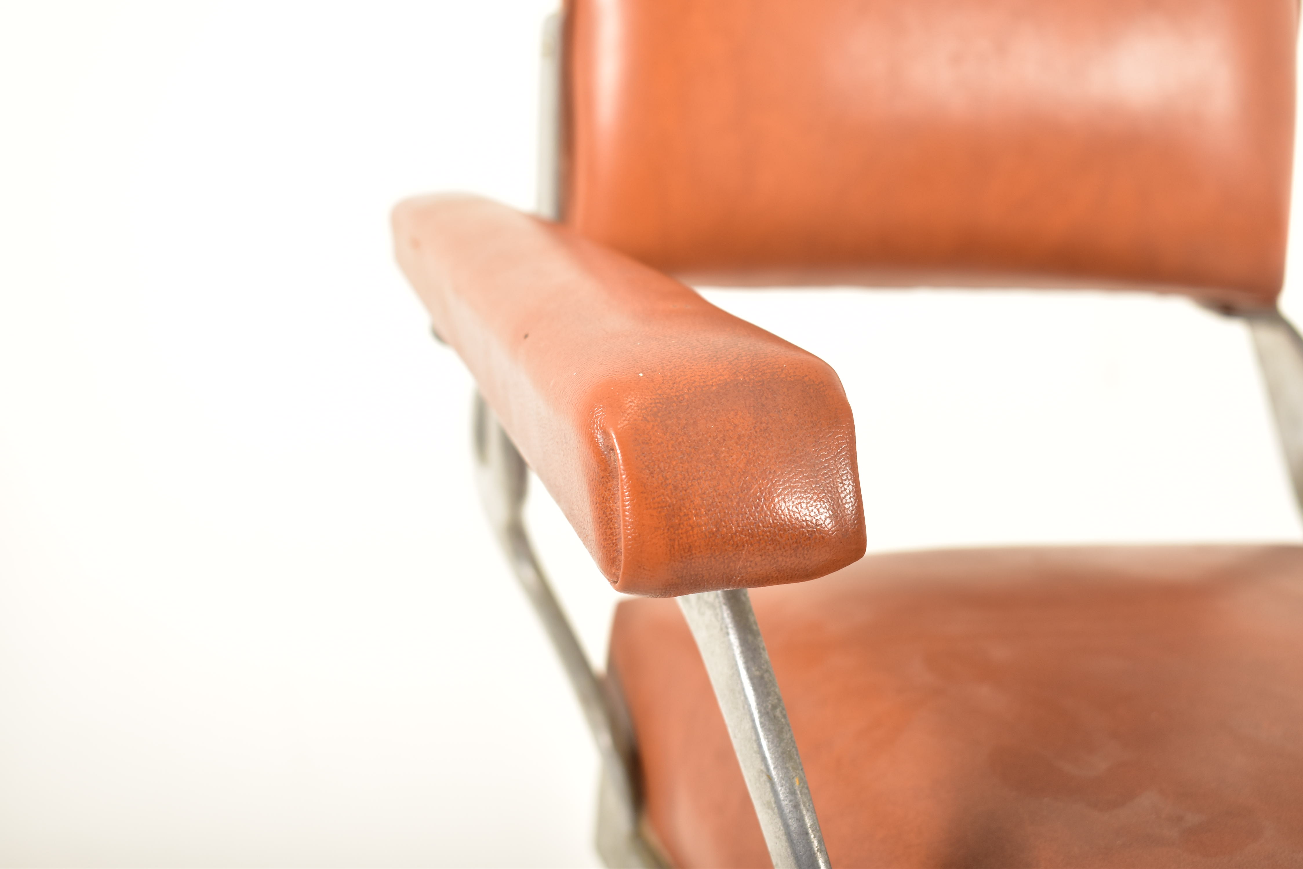 MID CENTURY 1950S CHILDREN'S BARBER SHOP CHAIR - Image 3 of 7