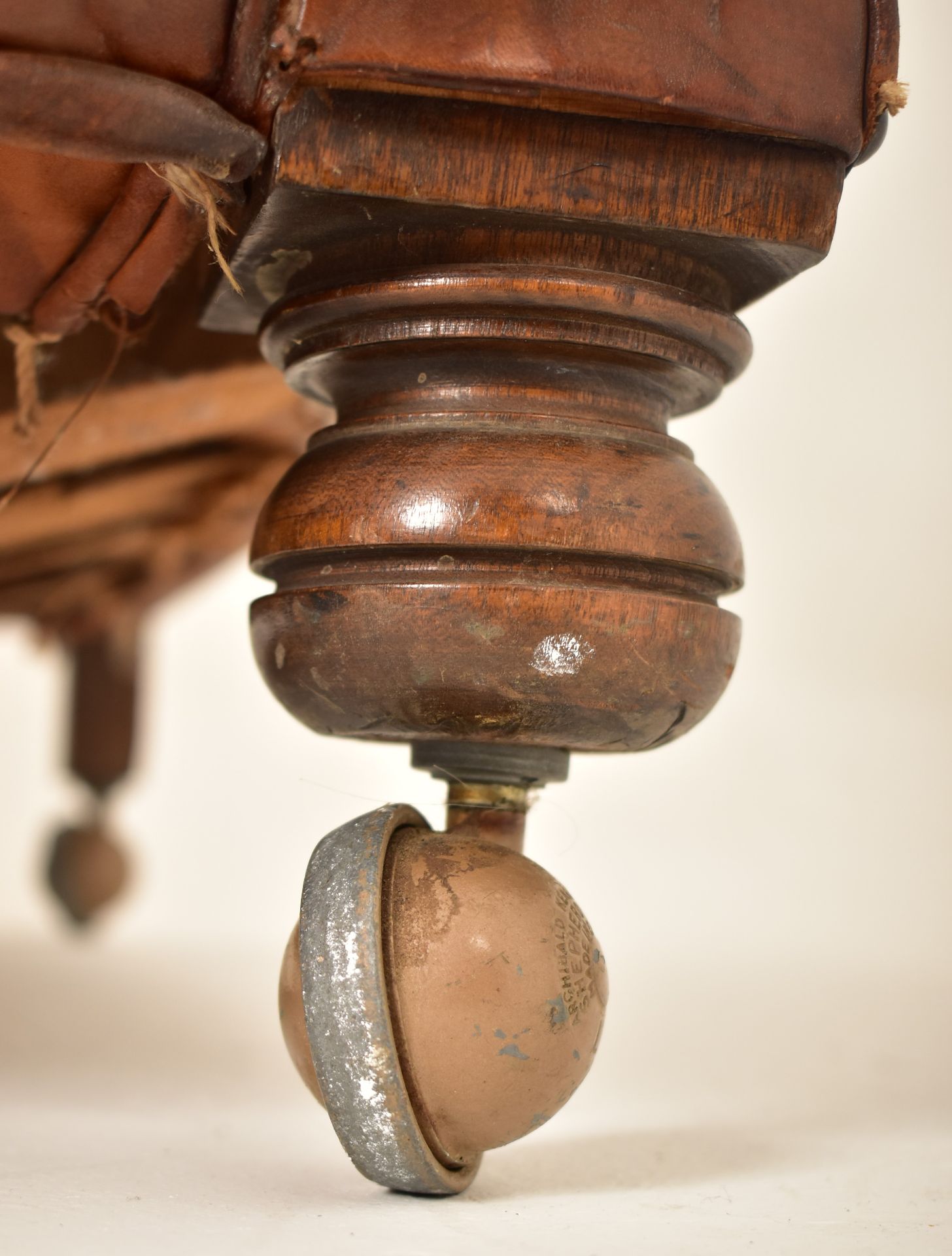 EARLY 20TH CENTURY LEATHER TWO SEATER SOFA & ARMCHAIR - Image 9 of 11