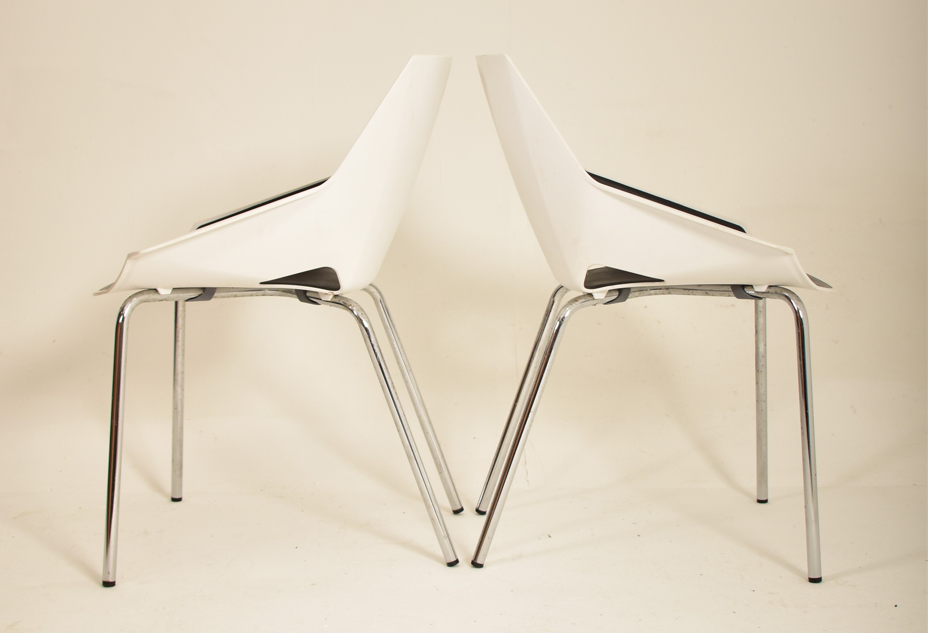 ACTIU - VIVA CHAIR - SET OF FOUR STACKING DINING CHAIRS - Image 5 of 5