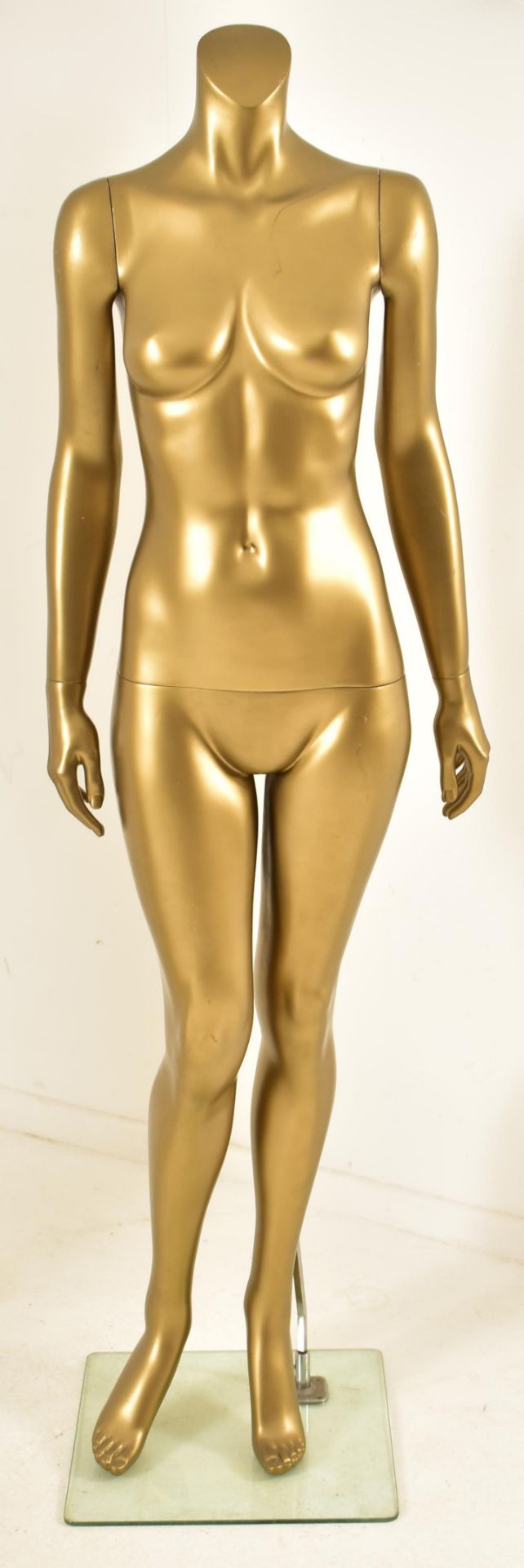 SET OF THREE GOLD FINISHED POINT OF SALE DISPLAY MANNEQUINS - Bild 2 aus 8