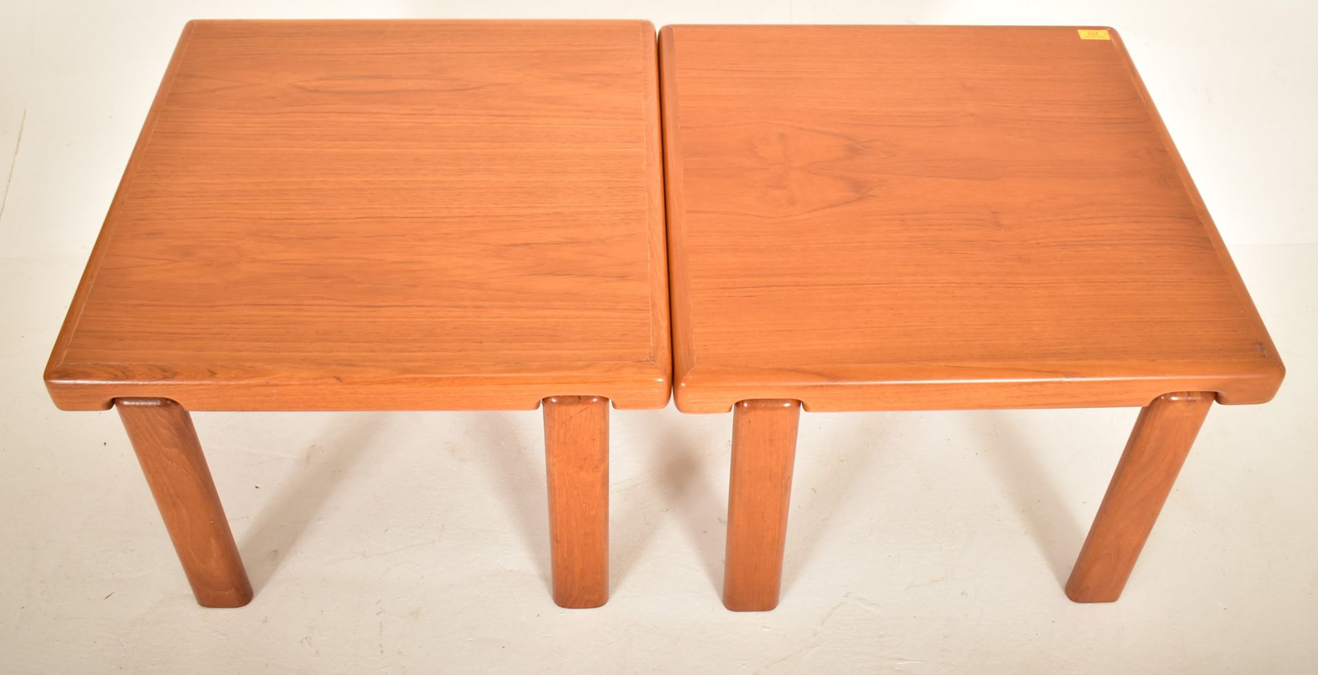 TRIOH - PAIR OF RETRO DANISH DESIGN TEAK COFFEE TABLES - Bild 2 aus 4