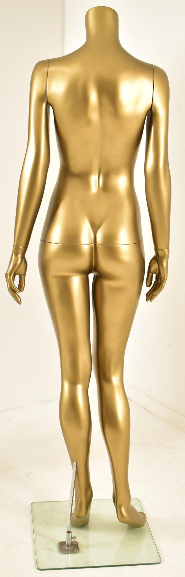 SET OF THREE GOLD FINISHED POINT OF SALE DISPLAY MANNEQUINS - Bild 6 aus 8