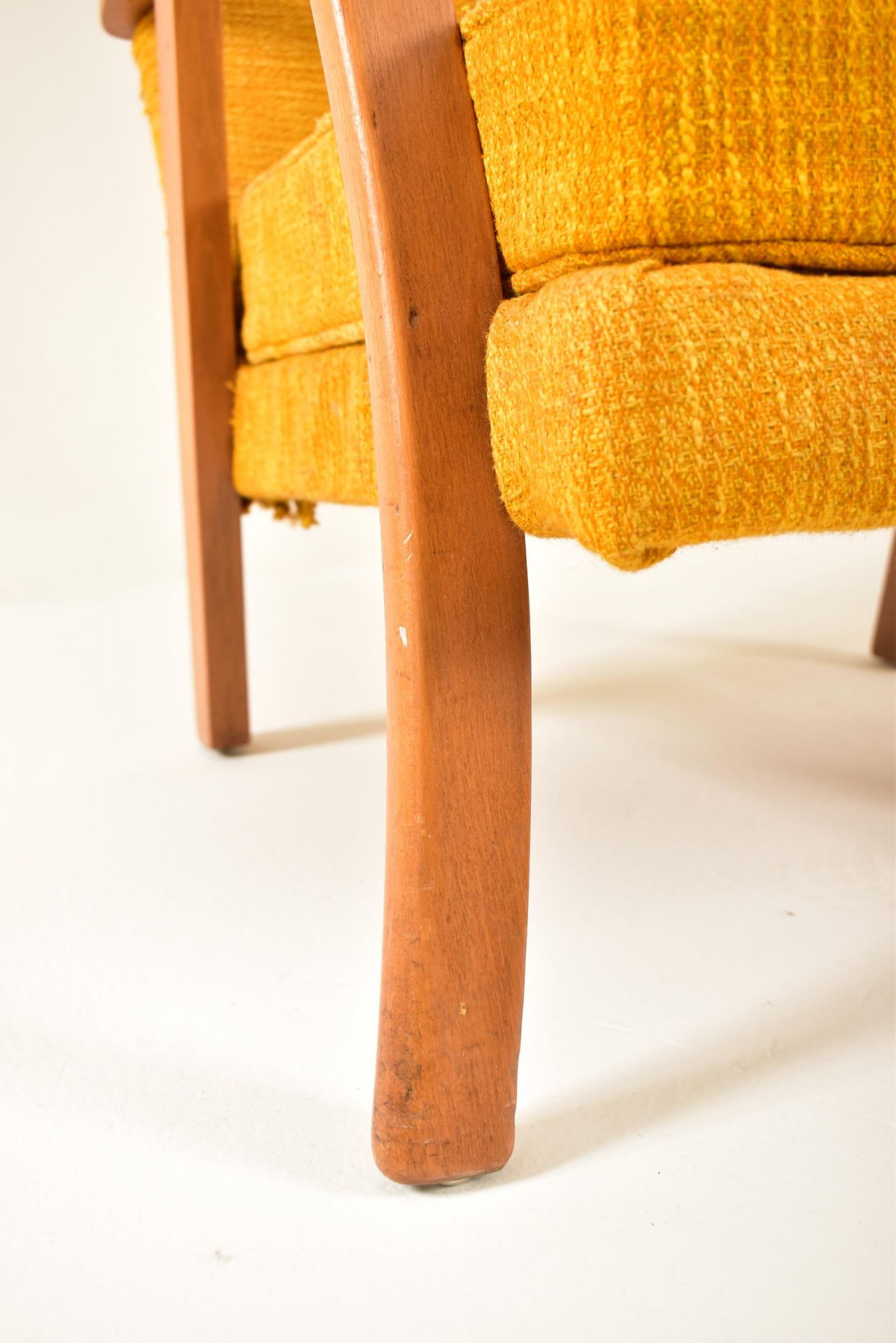 VINTAGE BEECH FRAMED EASY LOUNGE ARMCHAIR - Image 4 of 5