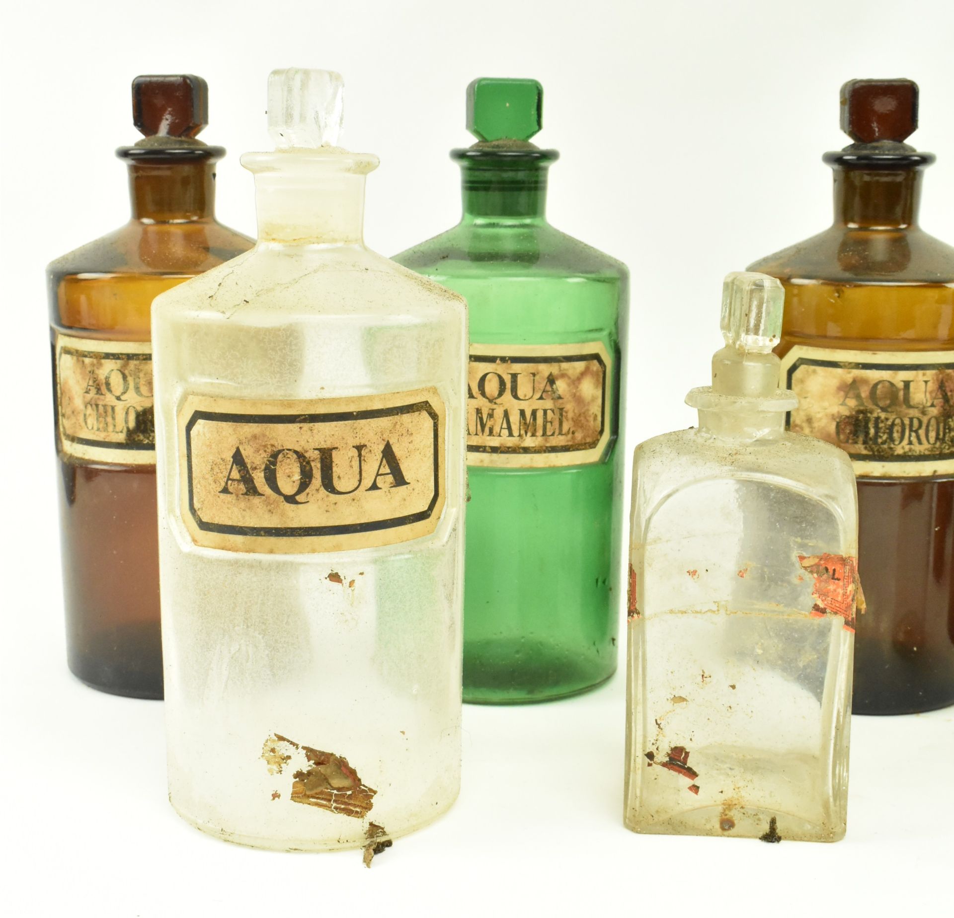 SELECTION OF EARLY 20TH CENTURY APOTHECARY BOTTLES - Bild 4 aus 6