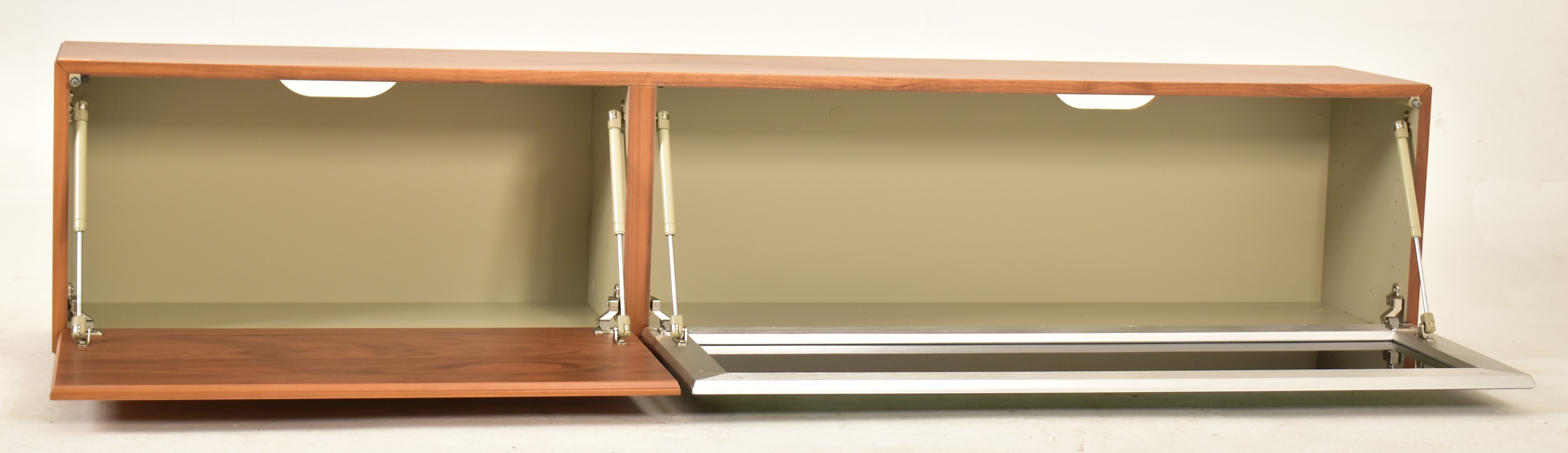 BOCONCEPT - HIGH END DANISH DESIGNER MEDIA UNIT / SIDEBOARD - Image 3 of 5