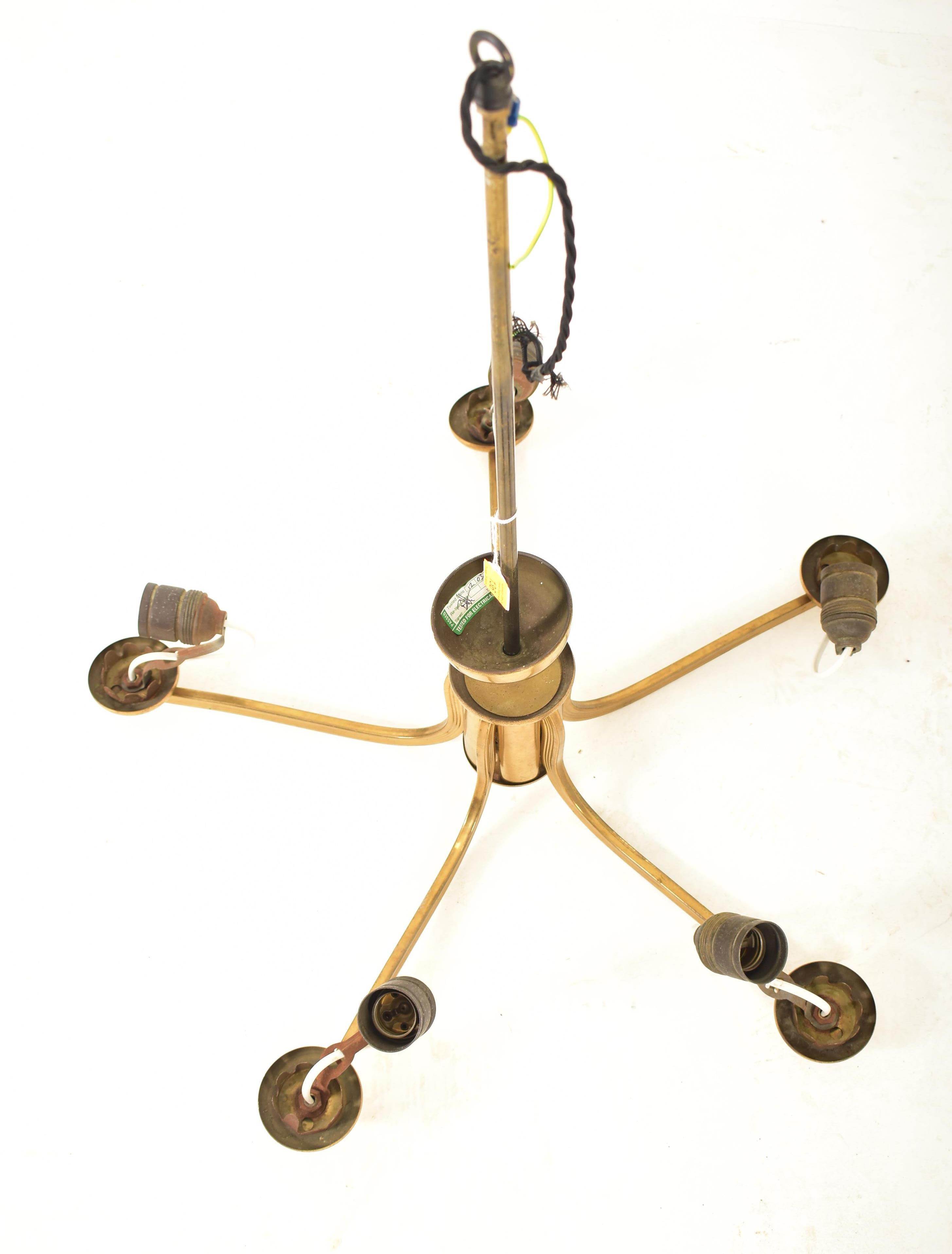 20TH CENTURY DESIGNER FIVE BRANCH BRASS CHANDELIER - Image 3 of 8