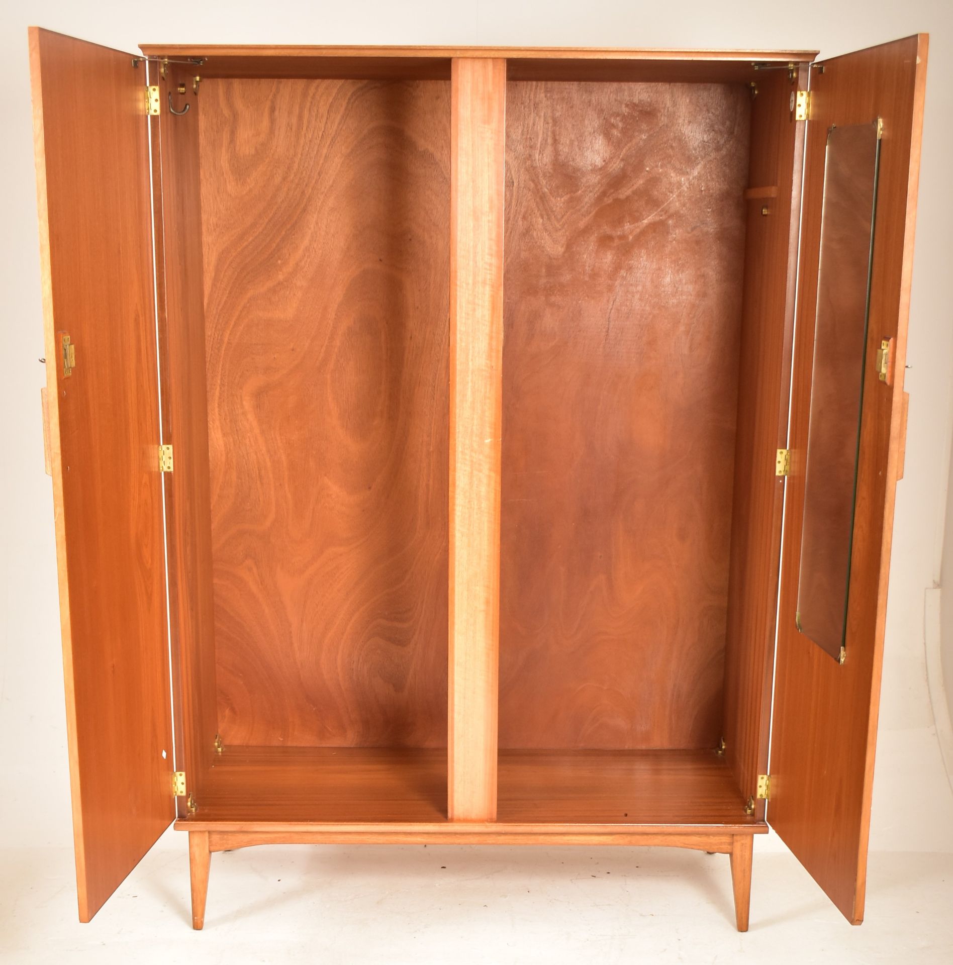 ALFRED COX FOR AC FURNITURE - MID CENTURY WALNUT WARDROBE - Bild 3 aus 5