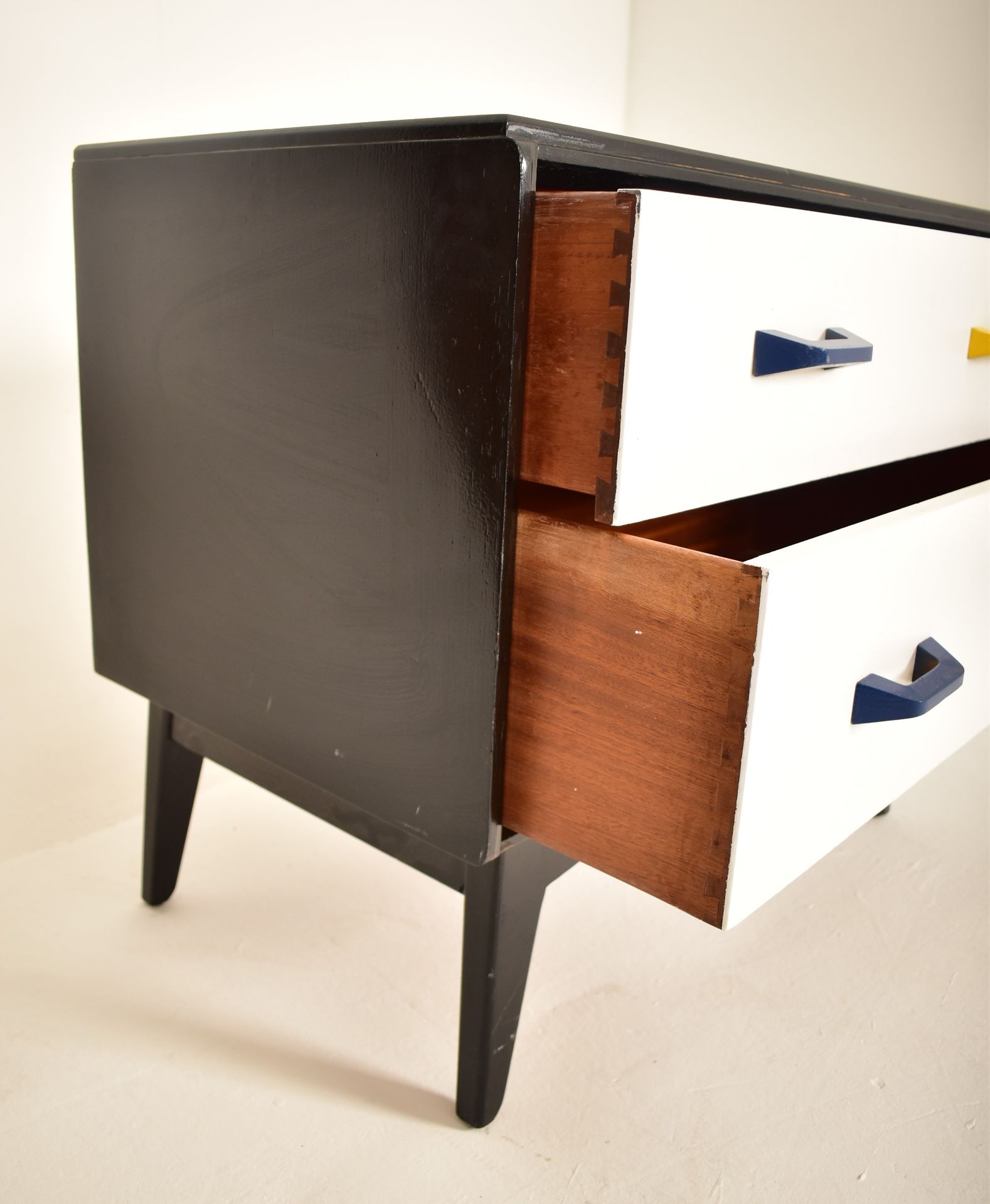 G-PLAN - BRANDON - BESPOKE RETRO PAINTED CHEST OF DRAWERS - Image 4 of 6