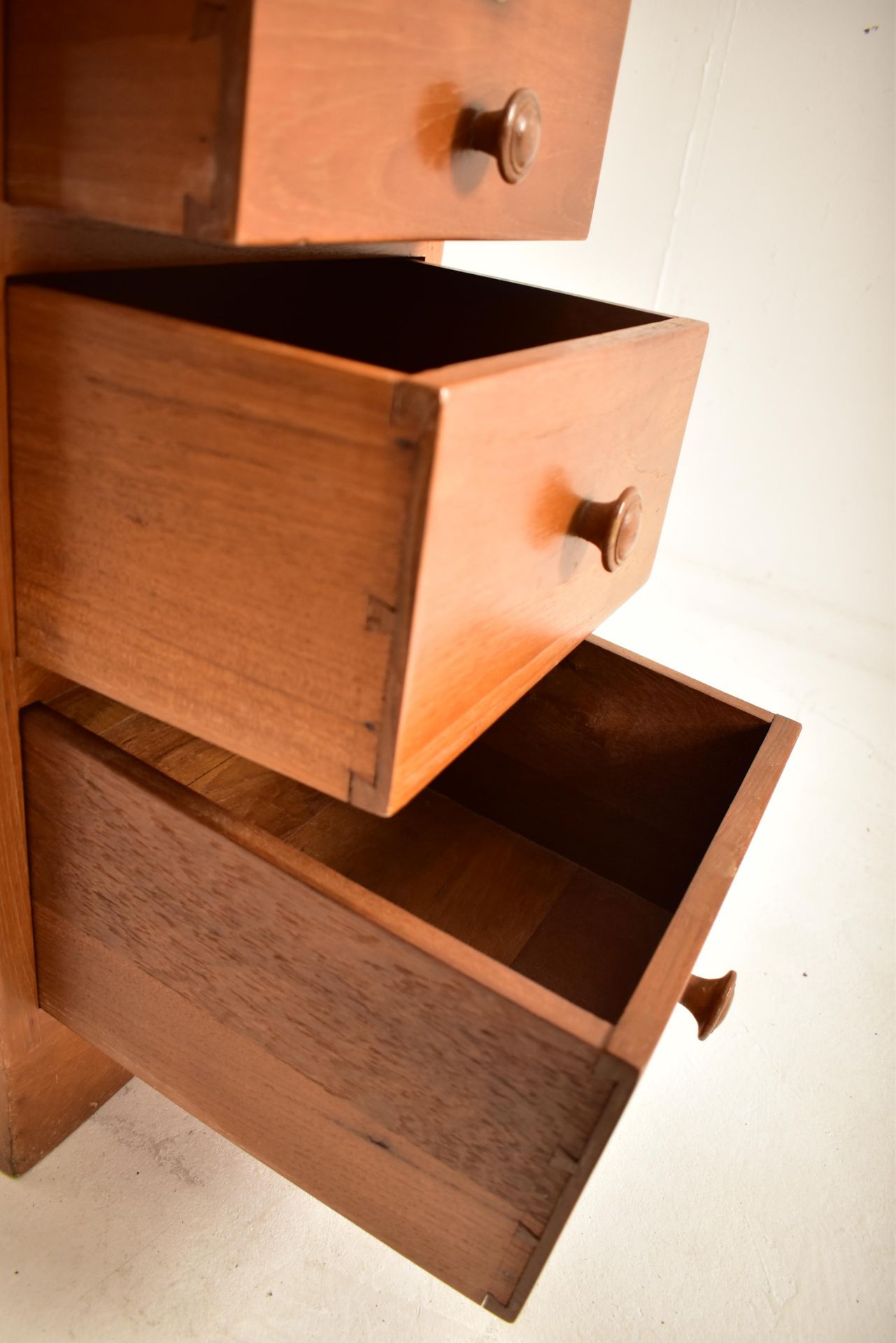 20TH CENTURY TEAK WOOD TWIN PEDESTAL WRITING DESK - Image 4 of 5