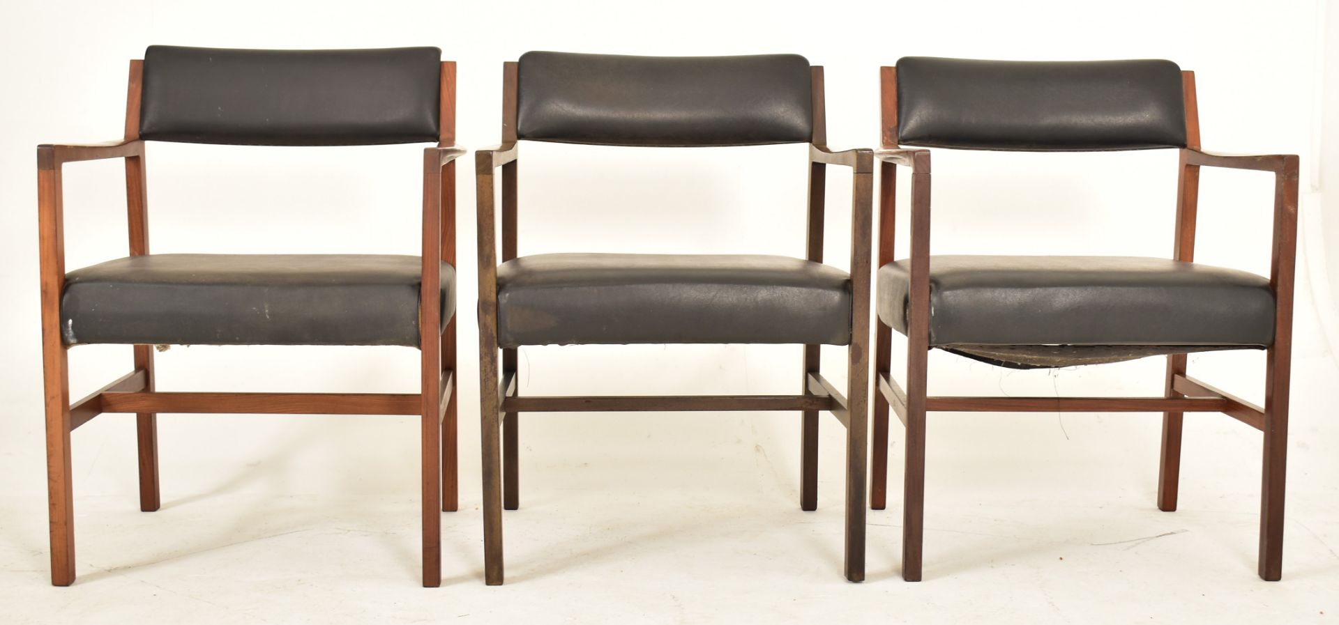 ALFRED COX - MATCHING SET OF SIX TEAK FRAMED DINING CHAIRS - Bild 3 aus 8