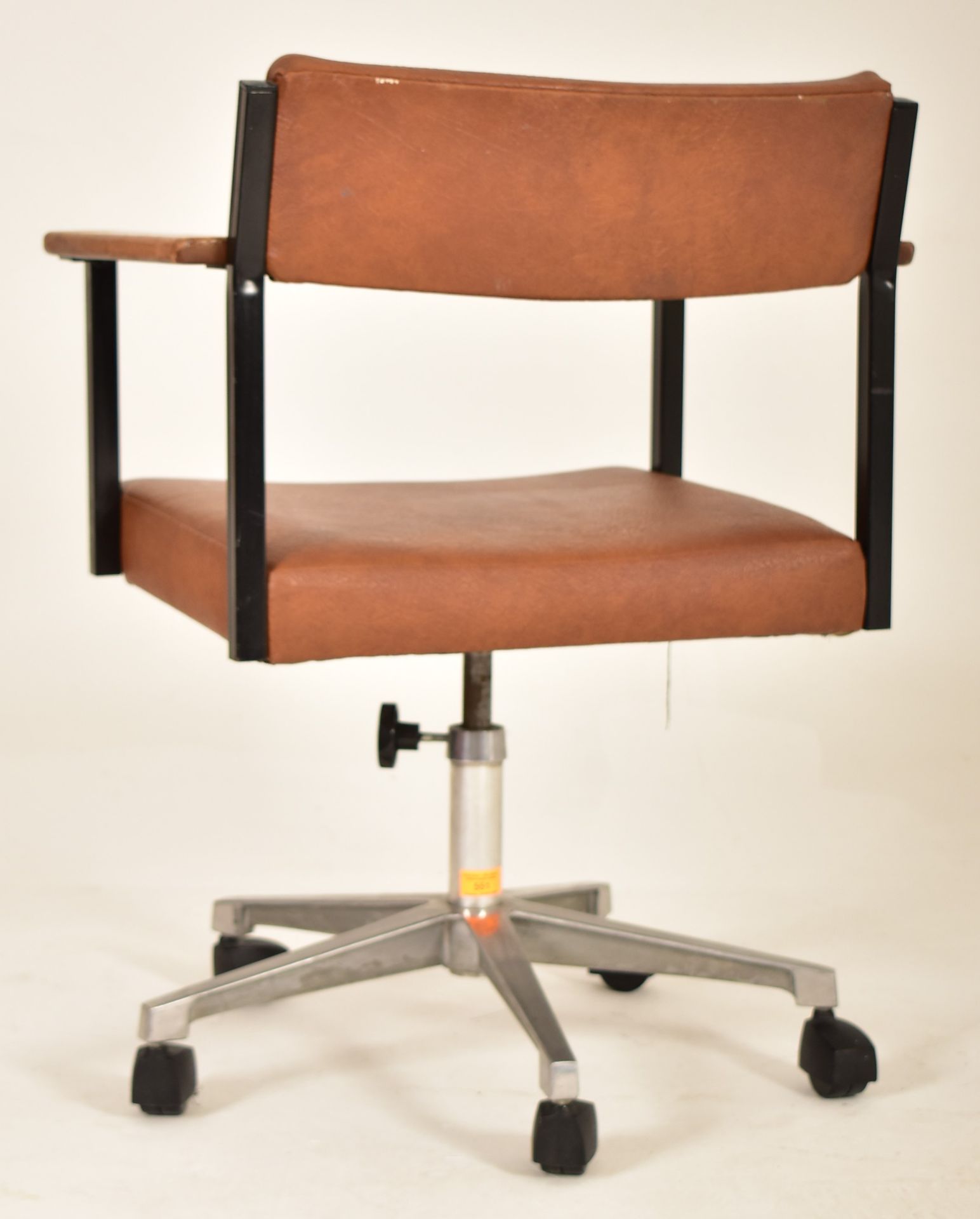 MID CENTURY 1970S LEATHER & CHROME SWIVEL OFFICE CHAIR - Image 5 of 5