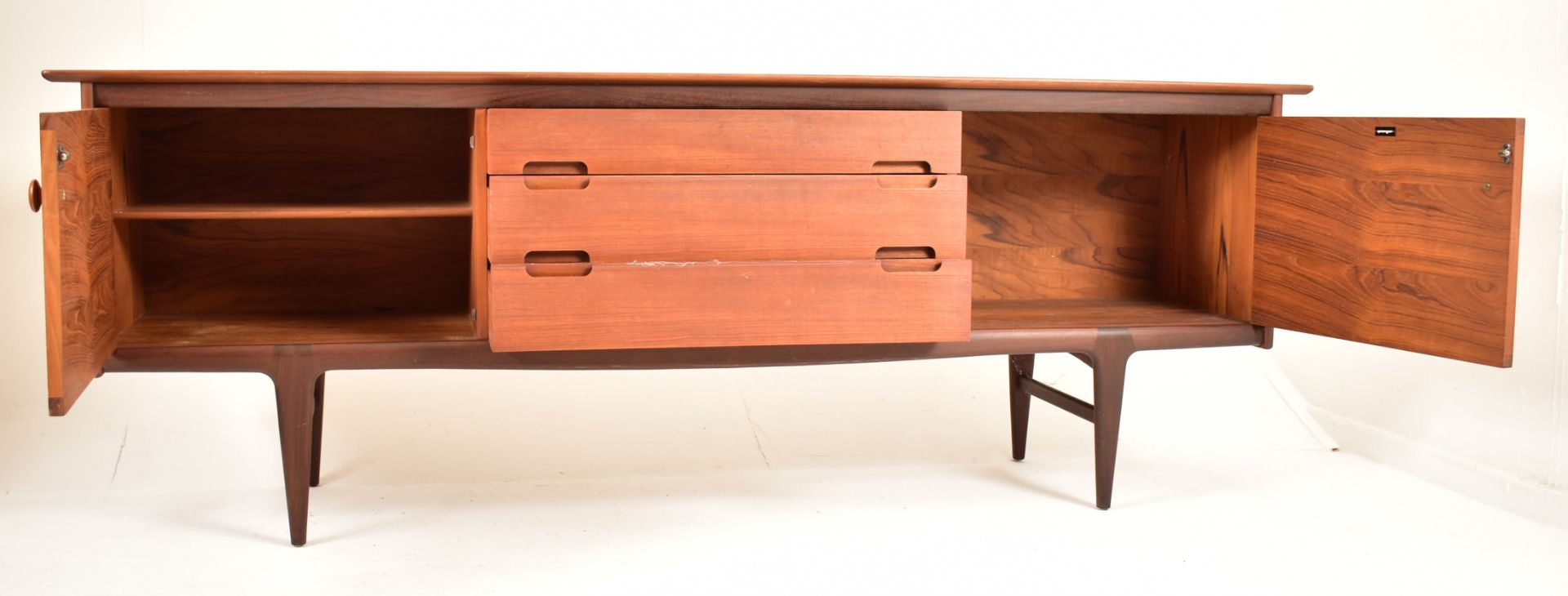 YOUNGER - FONSECA - RETRO SIDEBOARD BY JOHN HERBERT - Image 3 of 6