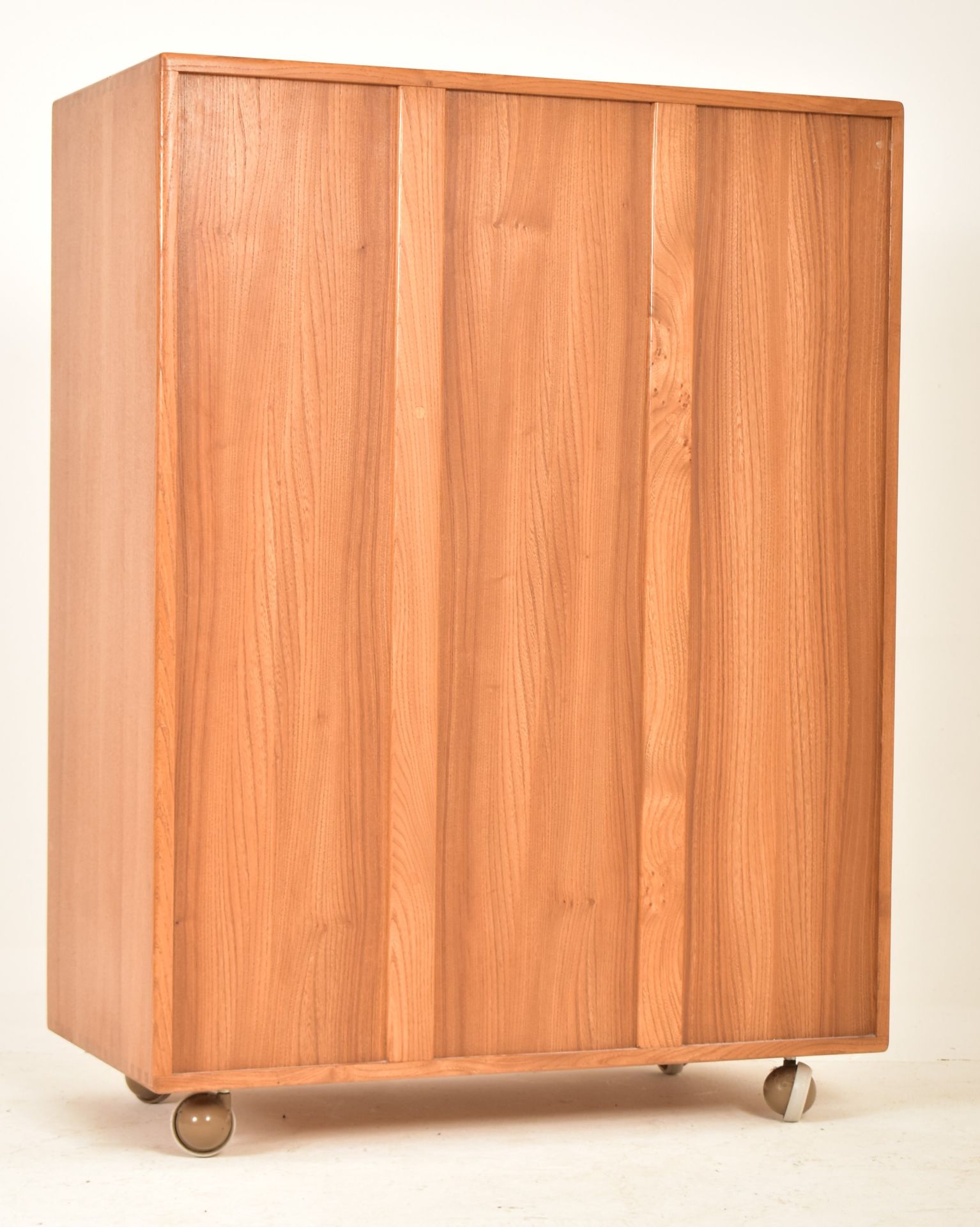 ERCOL - MODEL 469 - 1960S BEECH AND ELM SERVING CABINET - Image 6 of 6