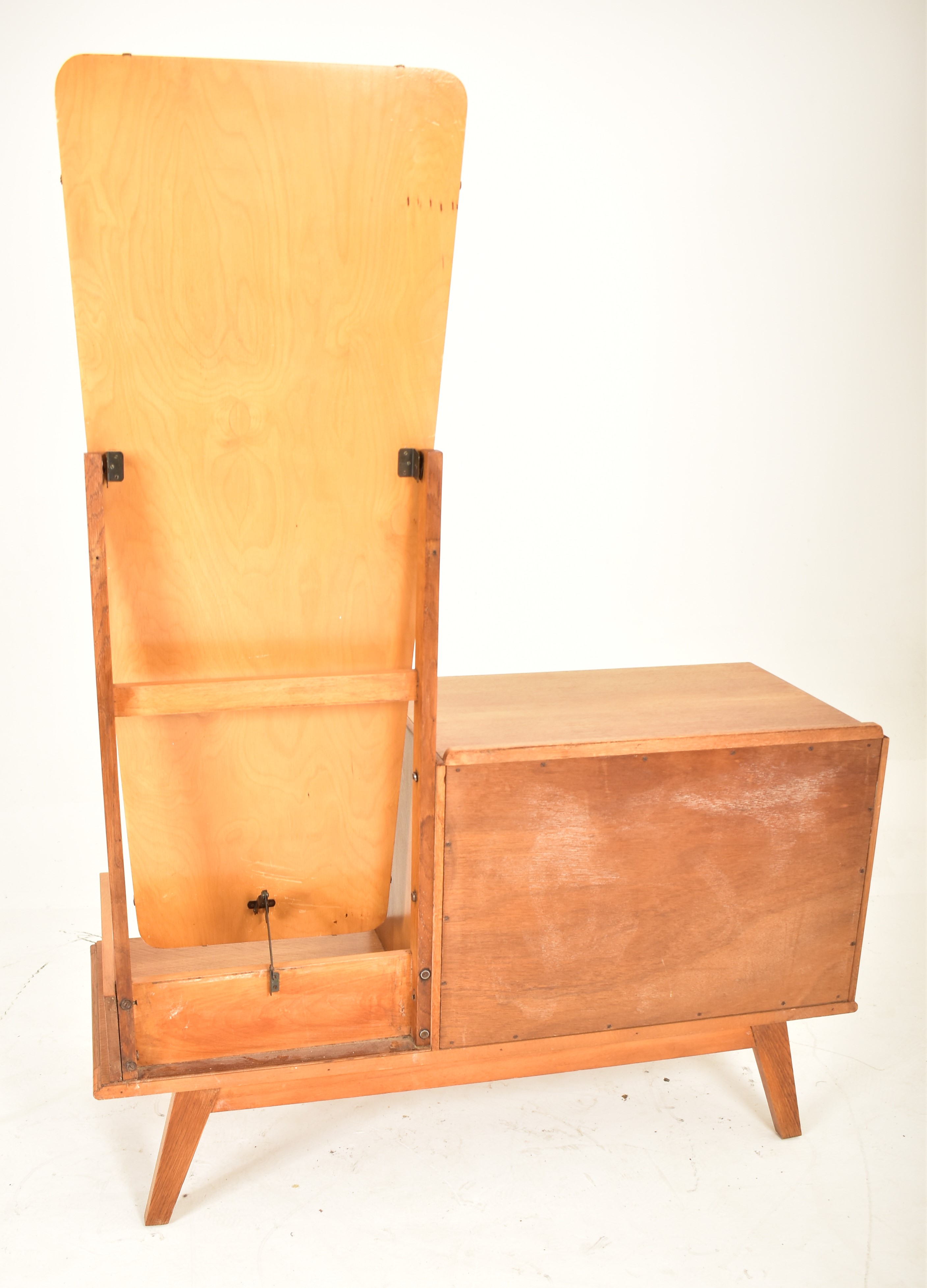 E GOMME FOR G PLAN - BRANDON RANGE - OAK DRESSING CHEST - Image 5 of 5