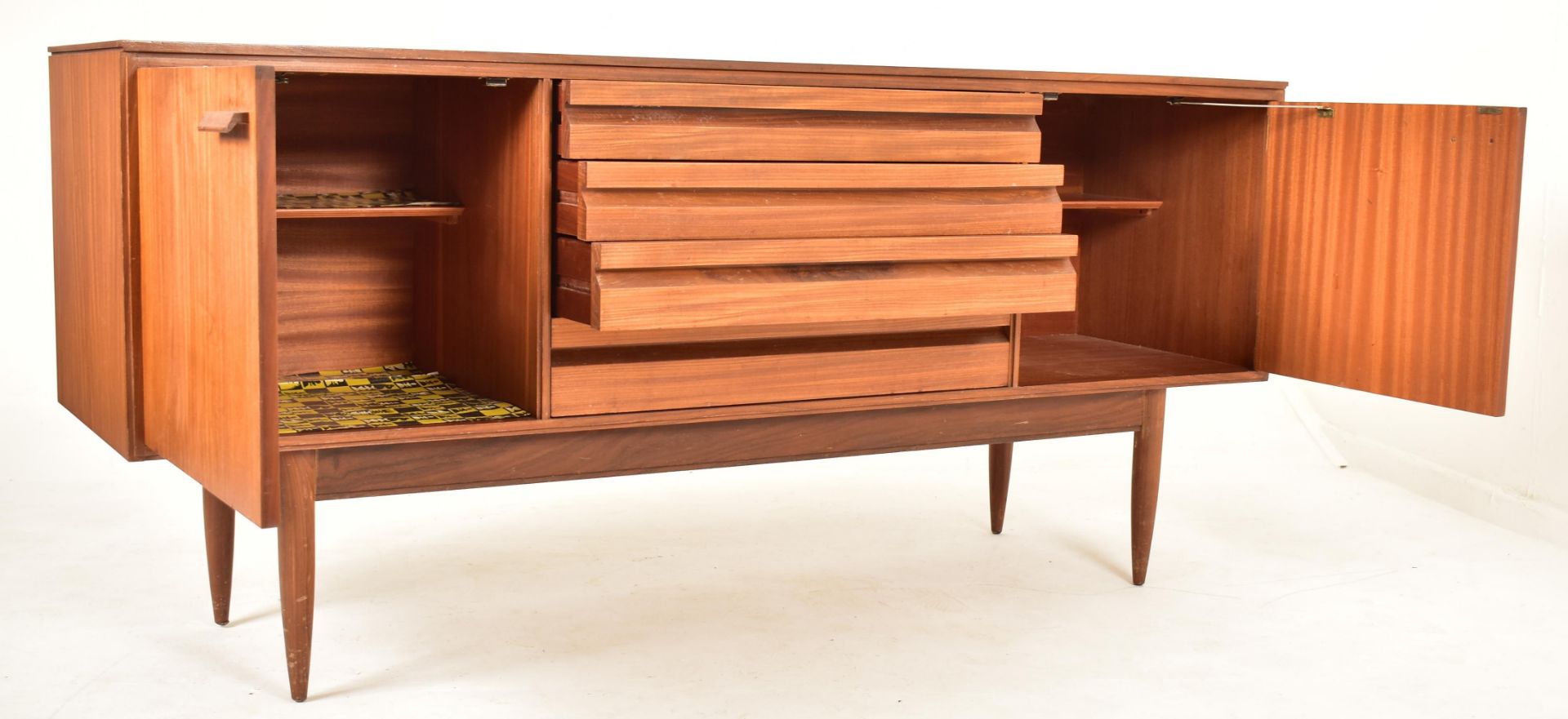 WHITE & NEWTON - MID CENTURY BRITISH DESIGN TEAK SIDEBOARD - Bild 2 aus 4